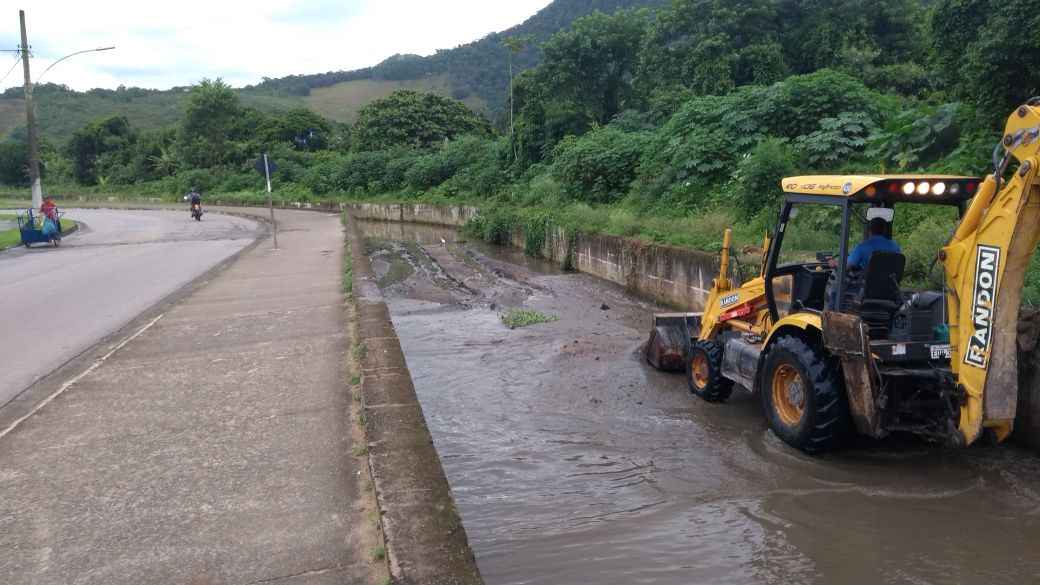 Prossegue o trabalho de desassoreamento de córregos e canais em toda a cidade (Fotos: Cláudio Gomes/PMC)