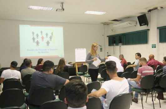 Prefeitura e Sebrae/SP capacitam empreendedores do município em curso de gestão de pessoas Prefeitura e Sebrae/SP capacitam empreendedores do município em curso de gestão de pessoas