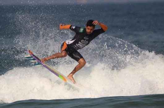 Atleta de Caraguatatuba é destaque em Campeonato de Surf Atleta de Caraguatatuba é destaque em Campeonato de Surf