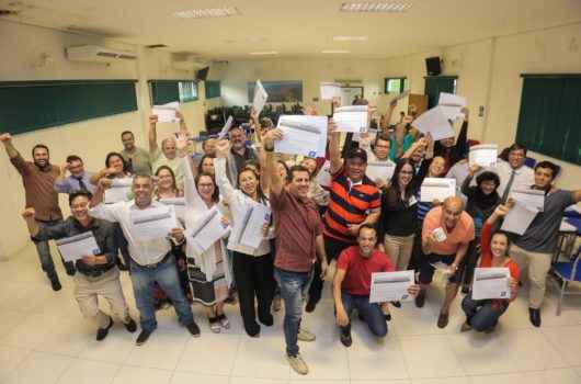 Empresários concluem 60 horas de curso de empreendedorismo da ONU oferecido pela Prefeitura de Caraguatatuba Empresários concluem 60 horas de curso de empreendedorismo da ONU oferecido pela Prefeitura de Caraguatatuba