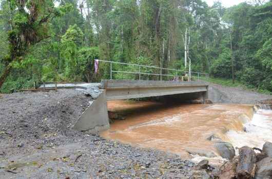 Construção de ponte no Poço da Anta avança e passa por primeiro teste com cheia do rio Construção de ponte no Poço da Anta avança e passa por primeiro teste com cheia do rio