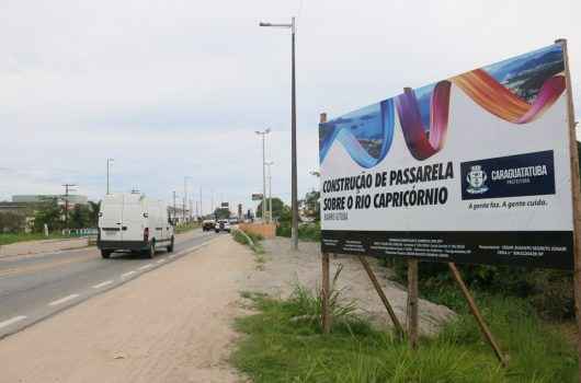 Prefeitura finaliza construção de passarela sobre o Rio Capricórnio a pedido de moradores Prefeitura finaliza construção de passarela sobre o Rio Capricórnio a pedido de moradores