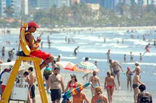 Caraguatatuba recebe aumento no efetivo de Guarda-Vidas para Carnaval Caraguatatuba recebe aumento no efetivo de Guarda-Vidas para Carnaval