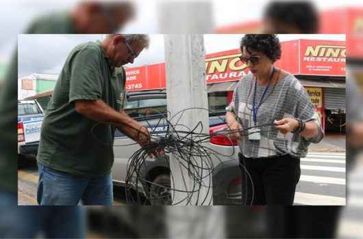 Prefeitura intensifica fiscalização e autuação de concessionárias que deixam fios soltos em vias Prefeitura intensifica fiscalização e autuação de concessionárias que deixam fios soltos em vias