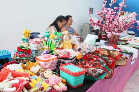 Idosos e pessoas com deficiência expõem em Feira de Artesanato nesta terça-feira (10) Idosos e pessoas com deficiência expõem em Feira de Artesanato nesta terça-feira (10)