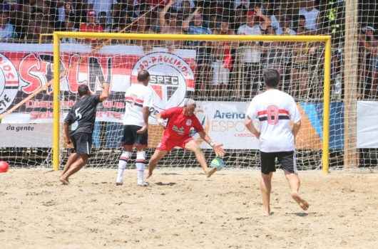 Eternos craques de Corinthians e São Paulo se enfrentam na Arena Verão de Caraguatatuba no domingo (26) Eternos craques de Corinthians e São Paulo se enfrentam na Arena Verão de Caraguatatuba no domingo (26)