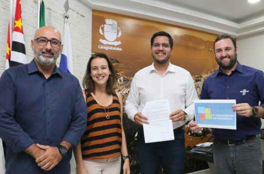 Prefeitura e Sebrae/SP formalizam convênio do Projeto Caraguatatuba Empreendedora IV para atender 13,5 mil pessoas Prefeitura e Sebrae/SP formalizam convênio do Projeto Caraguatatuba Empreendedora IV para atender 13,5 mil pessoas