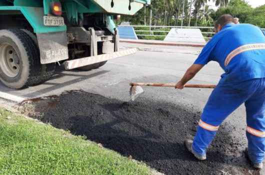Prefeitura inicia Operação Tapa-buracos em diversos bairros de Caraguatatuba Prefeitura inicia Operação Tapa-buracos em diversos bairros de Caraguatatuba
