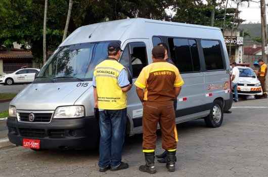 Na luta contra o Covid-19, Prefeitura suspende licenças para entrada de vans e ônibus de turismo em Caraguatatuba Na luta contra o Covid-19, Prefeitura suspende licenças para entrada de vans e ônibus de turismo em Caraguatatuba