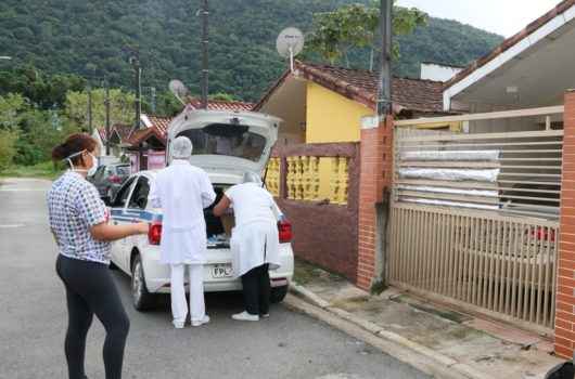 Vacinação domiciliar atinge 3.600 idosos em três dias. Vacinação domiciliar atinge 3.600 idosos em três dias.