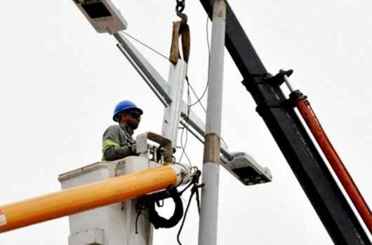 Prefeitura instala iluminação LED em 15 bairros neste semestre Prefeitura instala iluminação LED em 15 bairros neste semestre