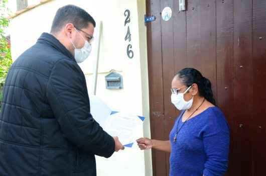 Regularização Fundiária: moradores do Balneário Maria Helena recebem título de propriedade Regularização Fundiária: moradores do Balneário Maria Helena recebem título de propriedade