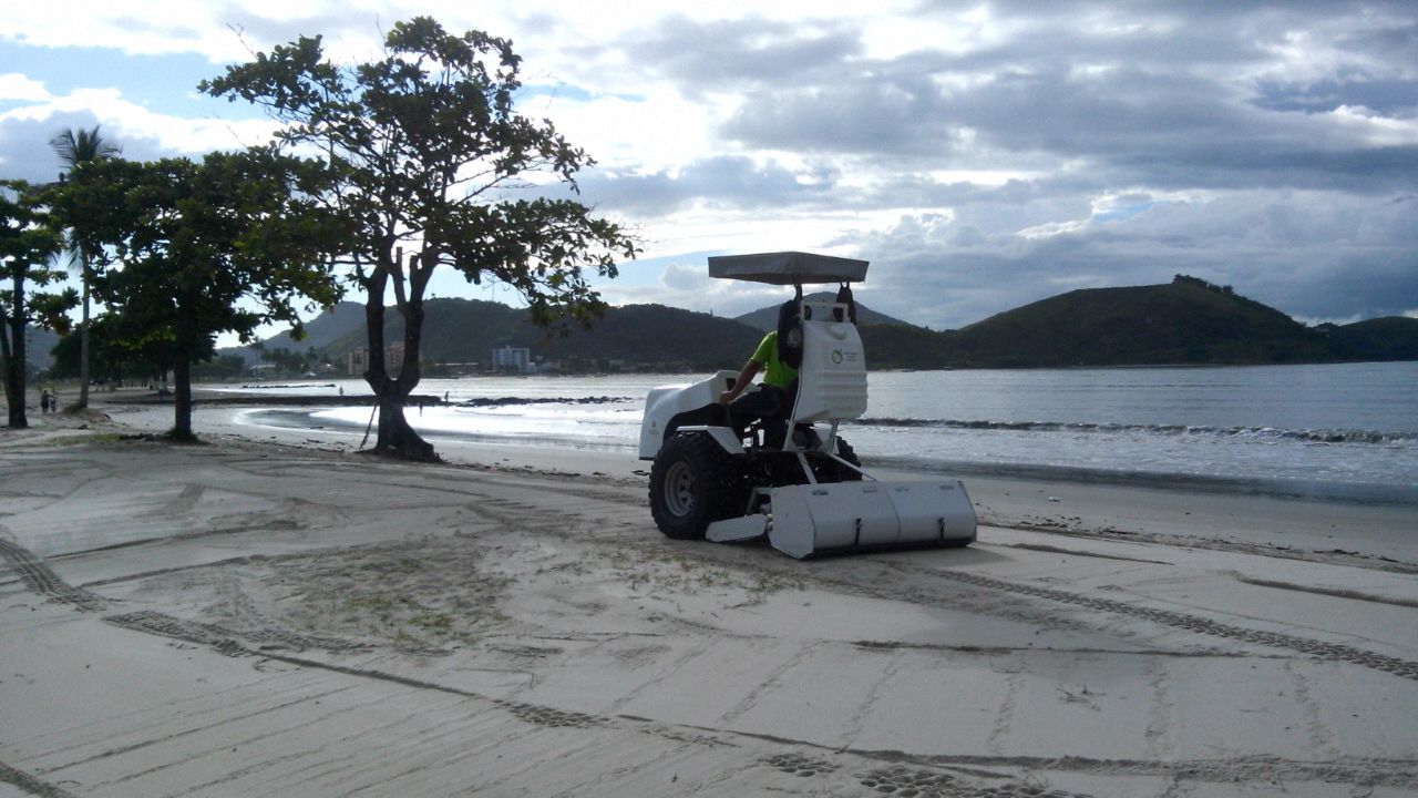 Prefeitura de Caraguatatuba promove limpeza em praias e bairros