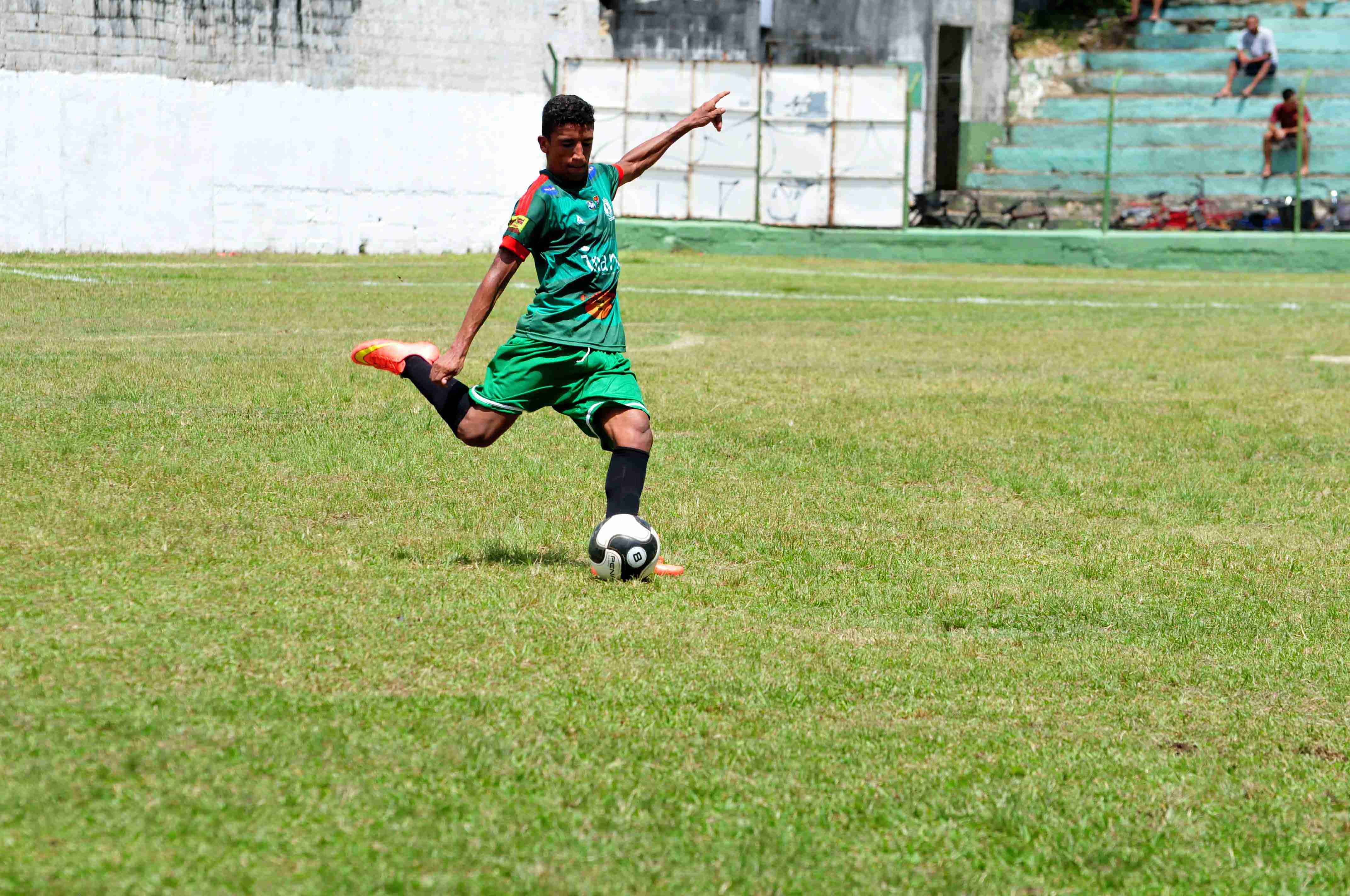 Jogador XV de Novembro de Caraguatatuba em campo