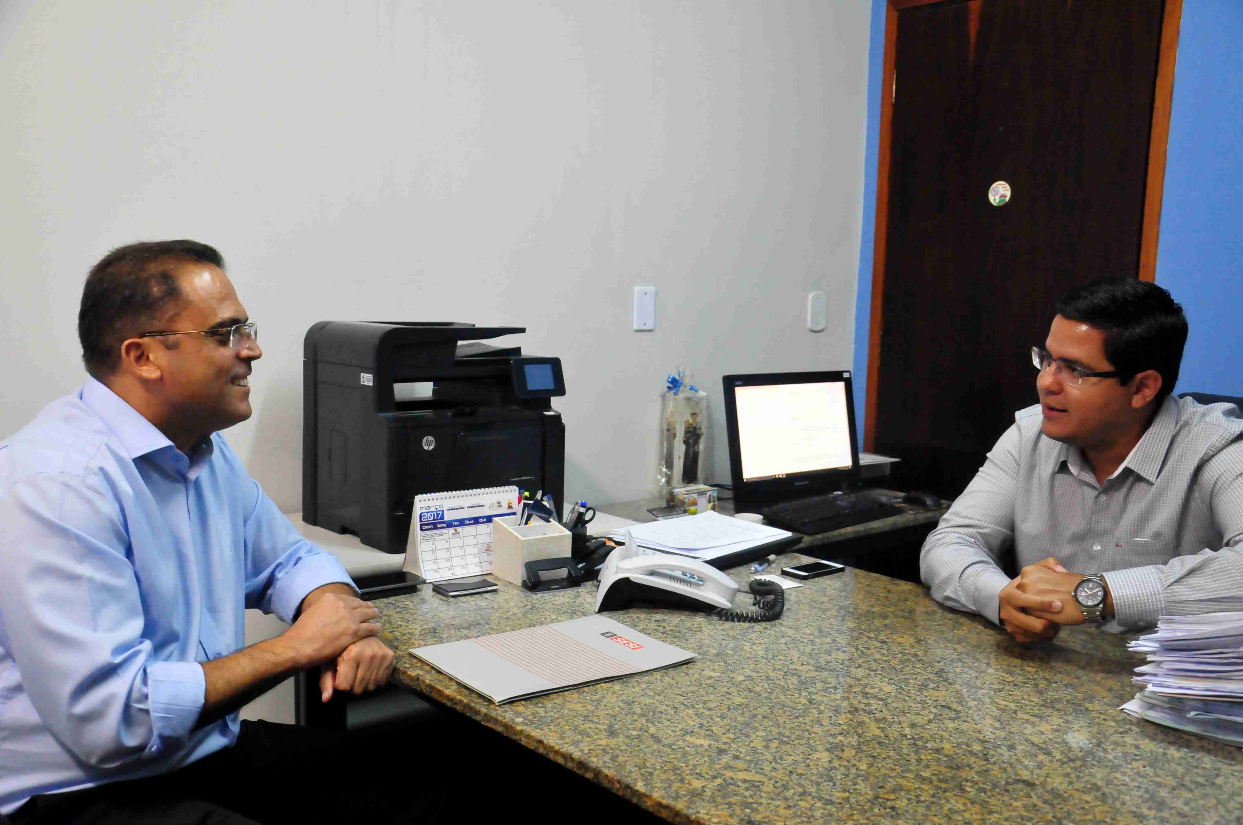 Aguilar Junior se reúne com representante do Sesi-SP (Fotos: Luis Gava)