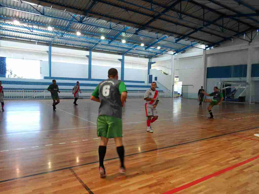 Dois jogos movimentam 17ª Copa Tiradentes de Futsal em Caraguatatuba