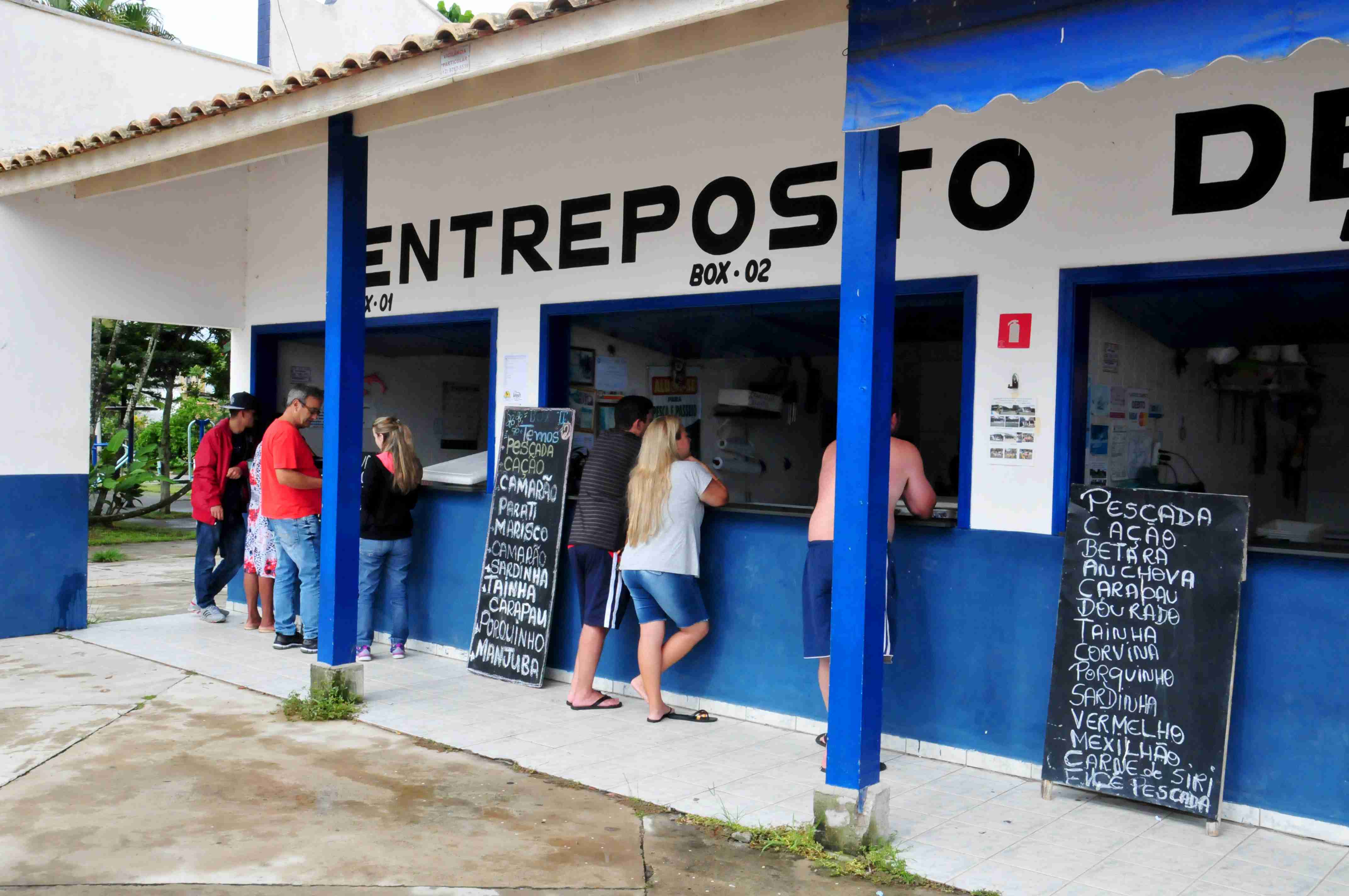 Entrepostos de Pesca do Camaroeiro e Porto Novo oferecem variedades de peixes para Semana Santa