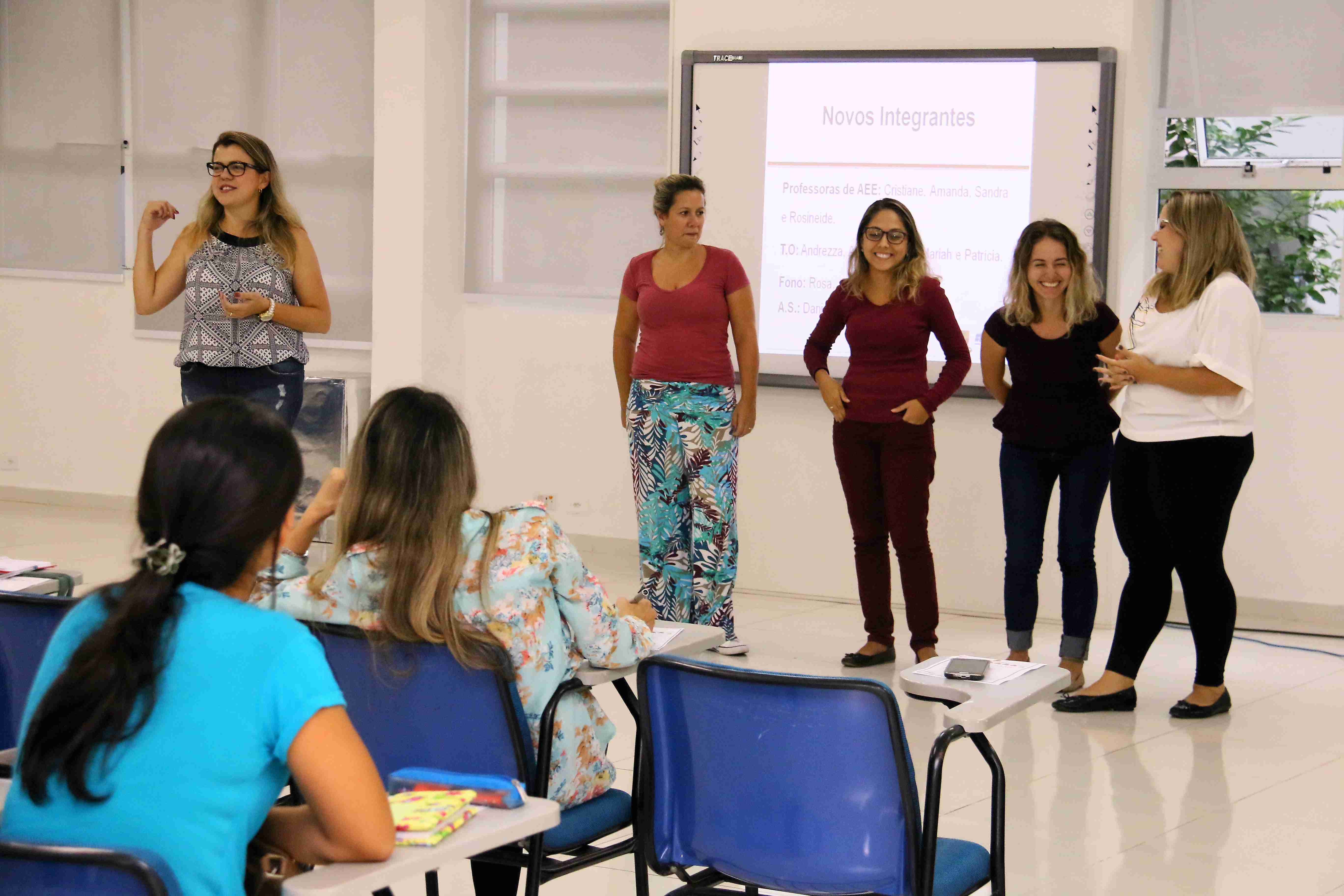 Equipe da Educação Inclusiva recebe novos profissionais