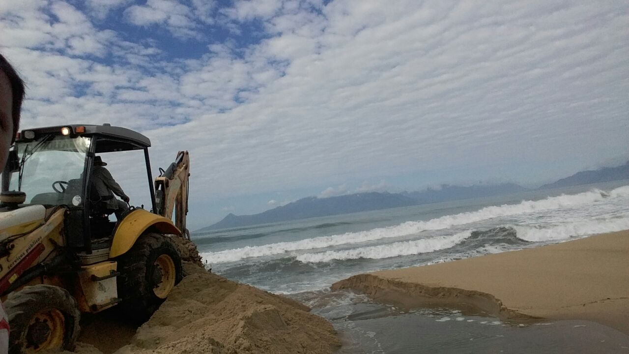 Prefeitura de Caraguatatuba continua limpeza após vendaval do final de semana