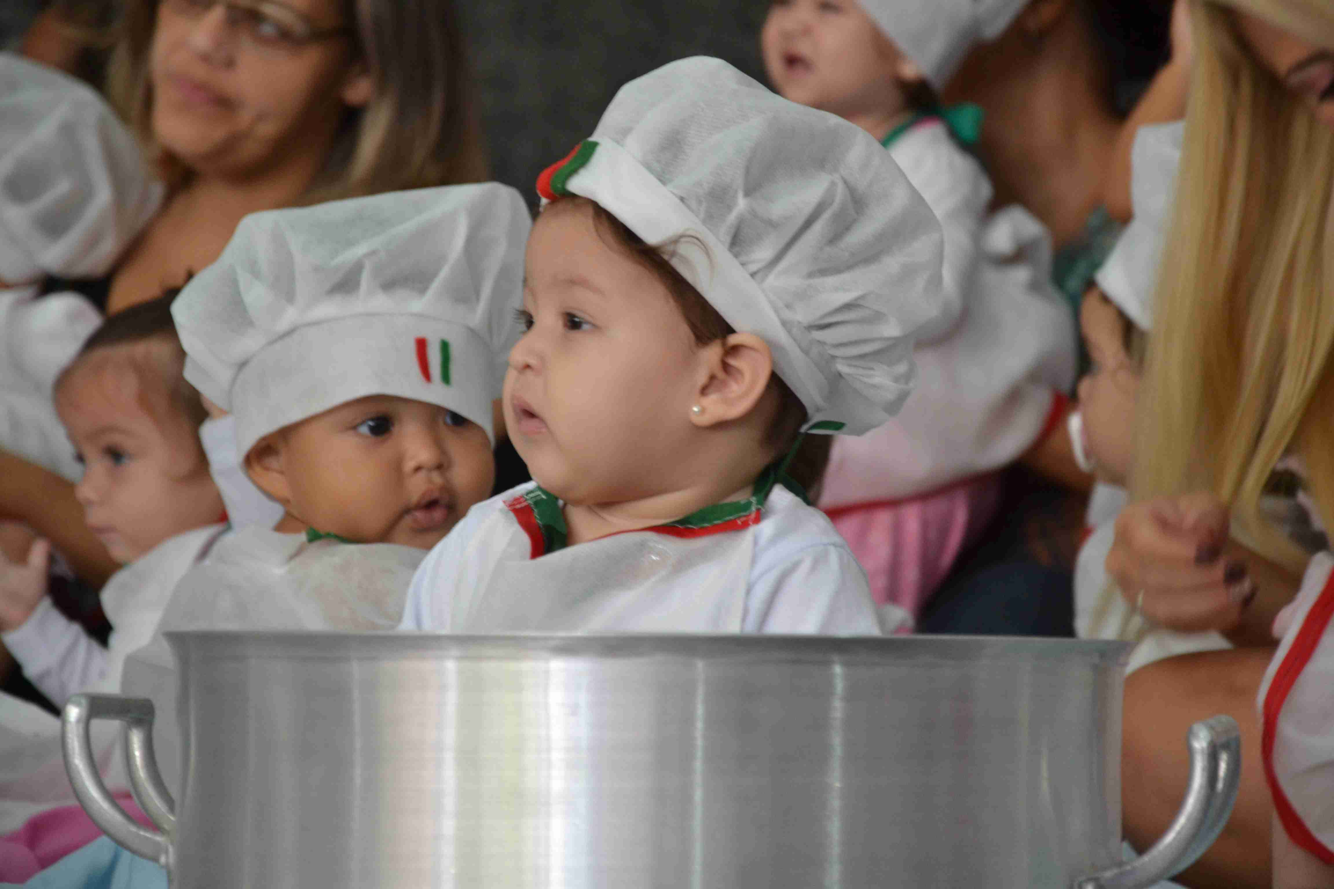 Festa do Dia das Mães movimenta escolas municipais de Caraguatatuba