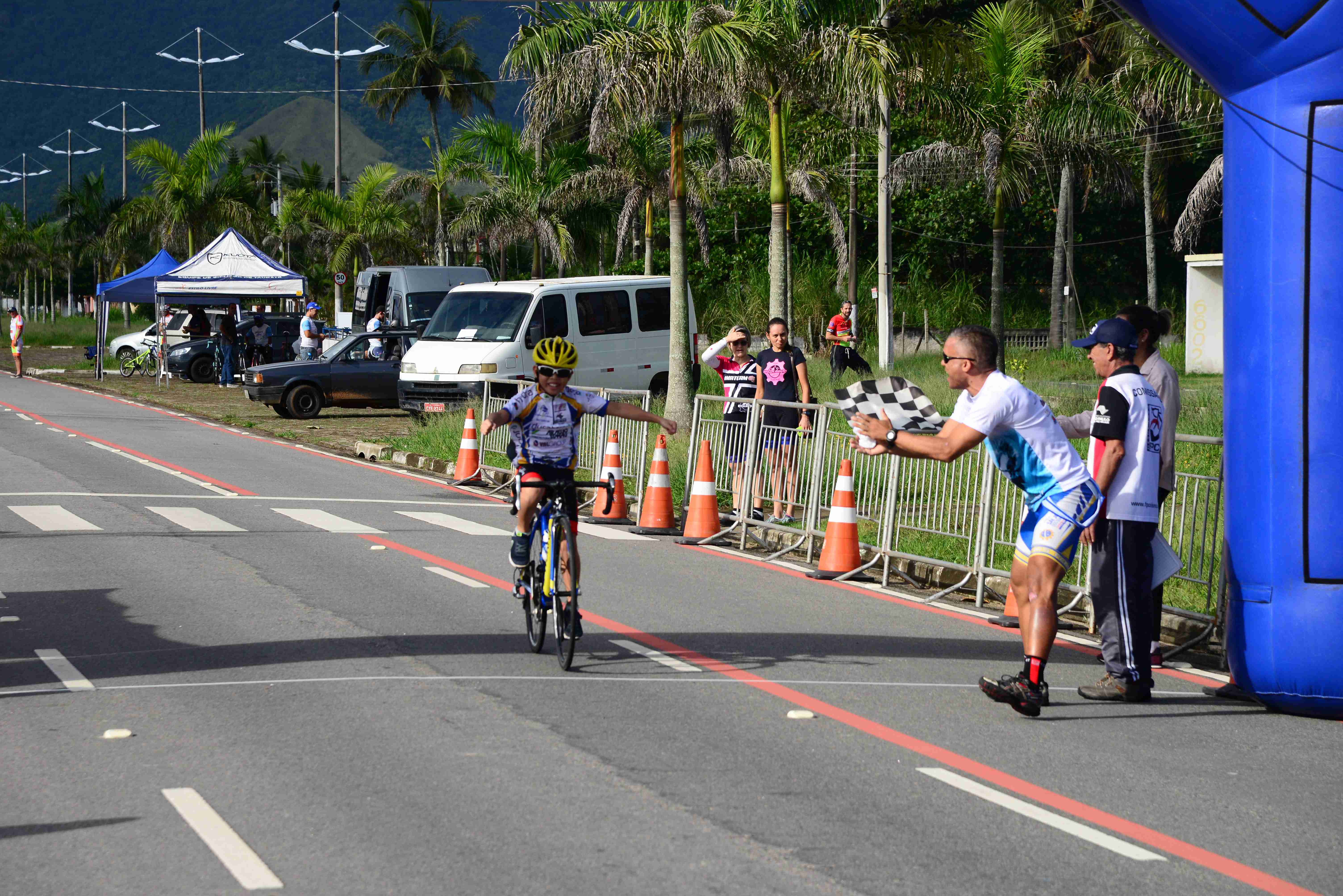 Atletas de Caraguatatuba conquistam duas medalhas de ouro no Valeparaibano de Ciclismo