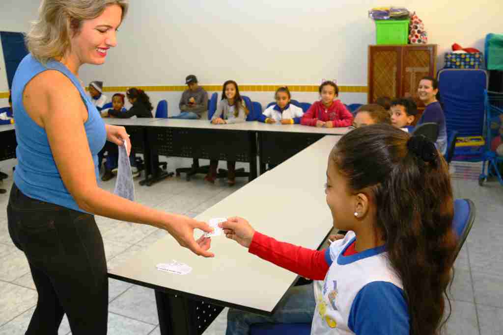 Alunos participam de palestra em comemoração ao dia do pau-brasil