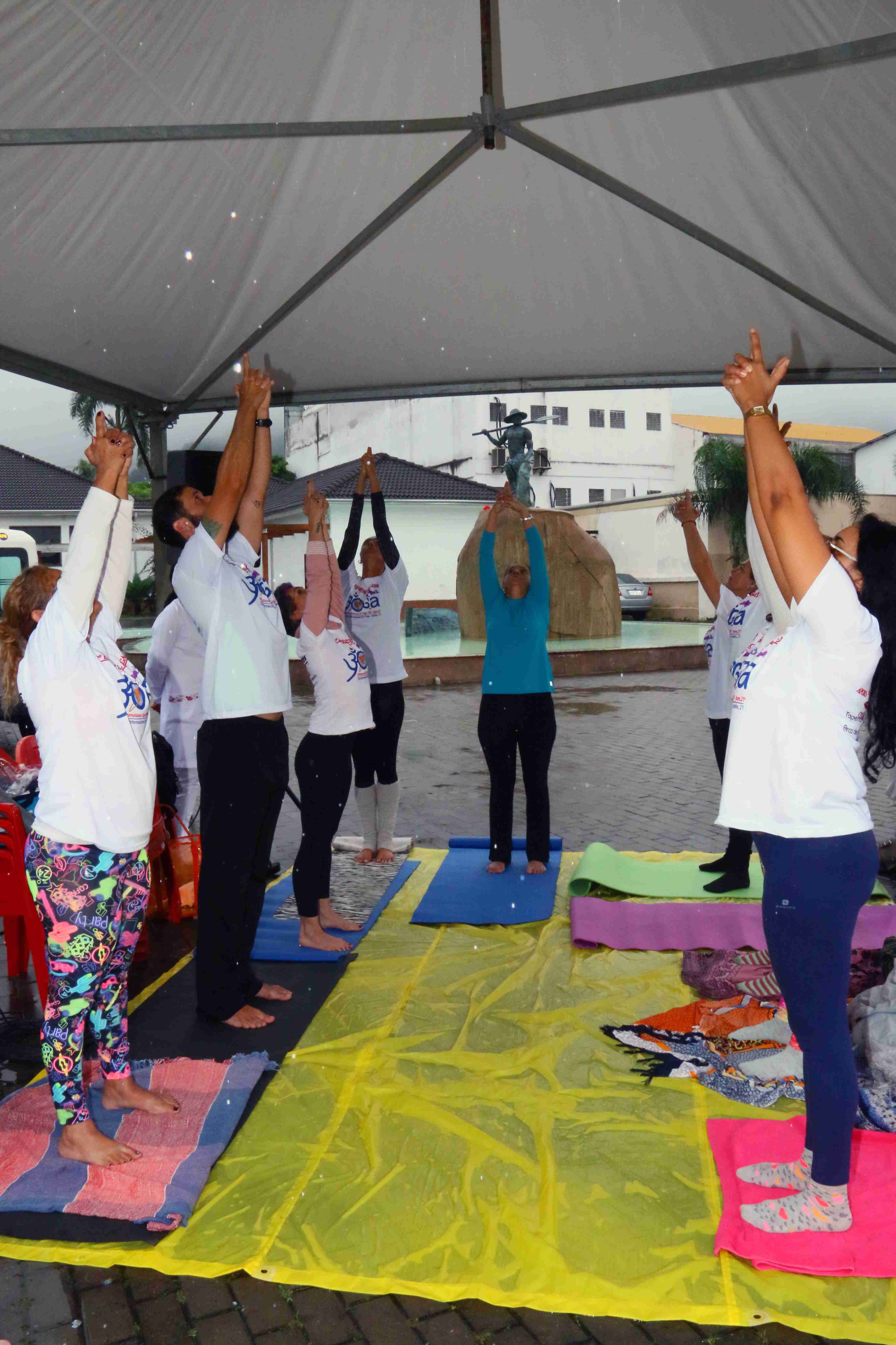 Praça do Caiçara recebeu evento em comemoração ao ‘Dia Internacional do Yoga’