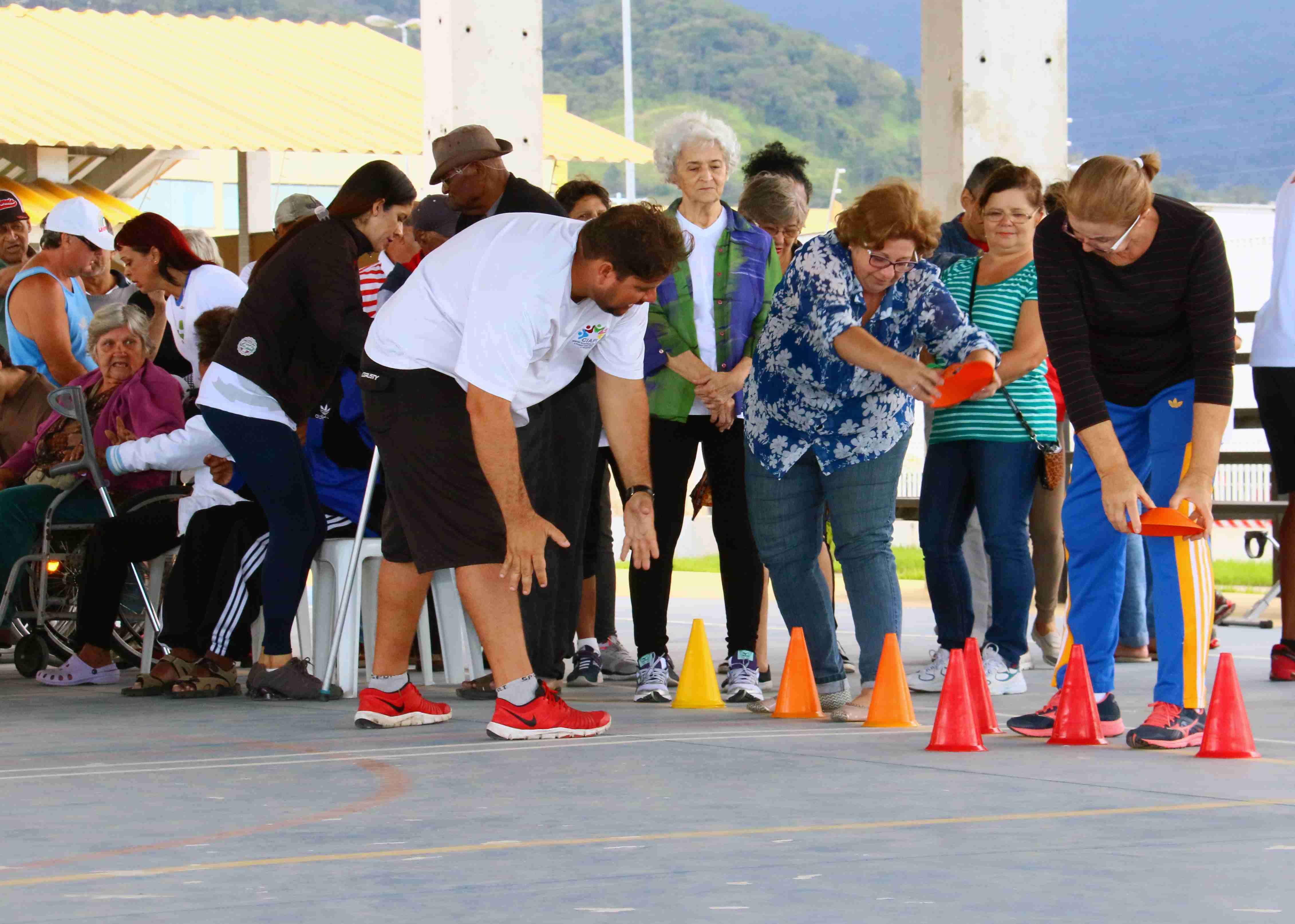 CIAPI promove ginástica funcional para marcar Dia Mundial de Prevenção de Quedas (Foto: Gustavo Grunewald/PMC)