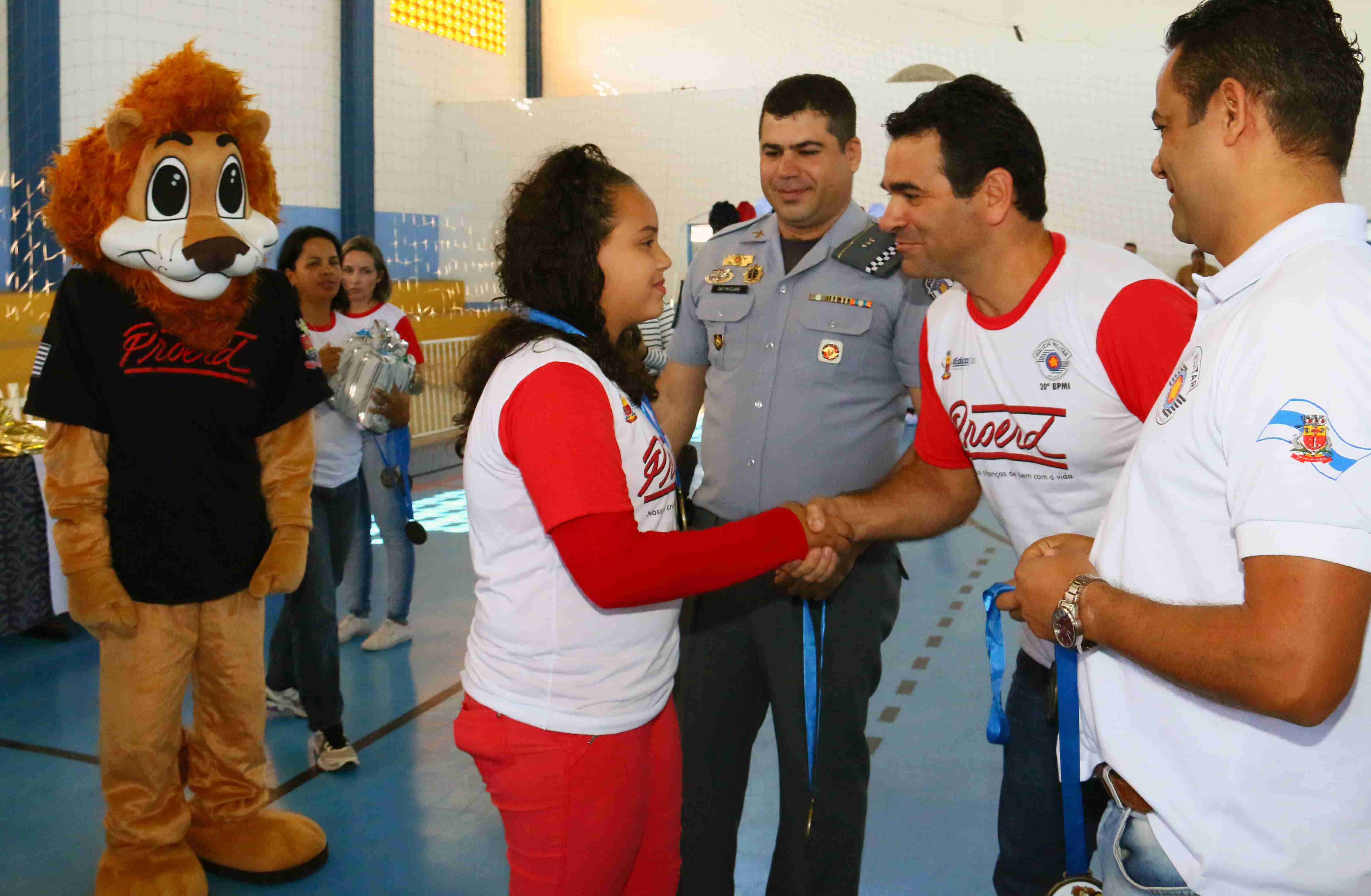 Caraguatatuba forma mais de 300 alunos do PROERD