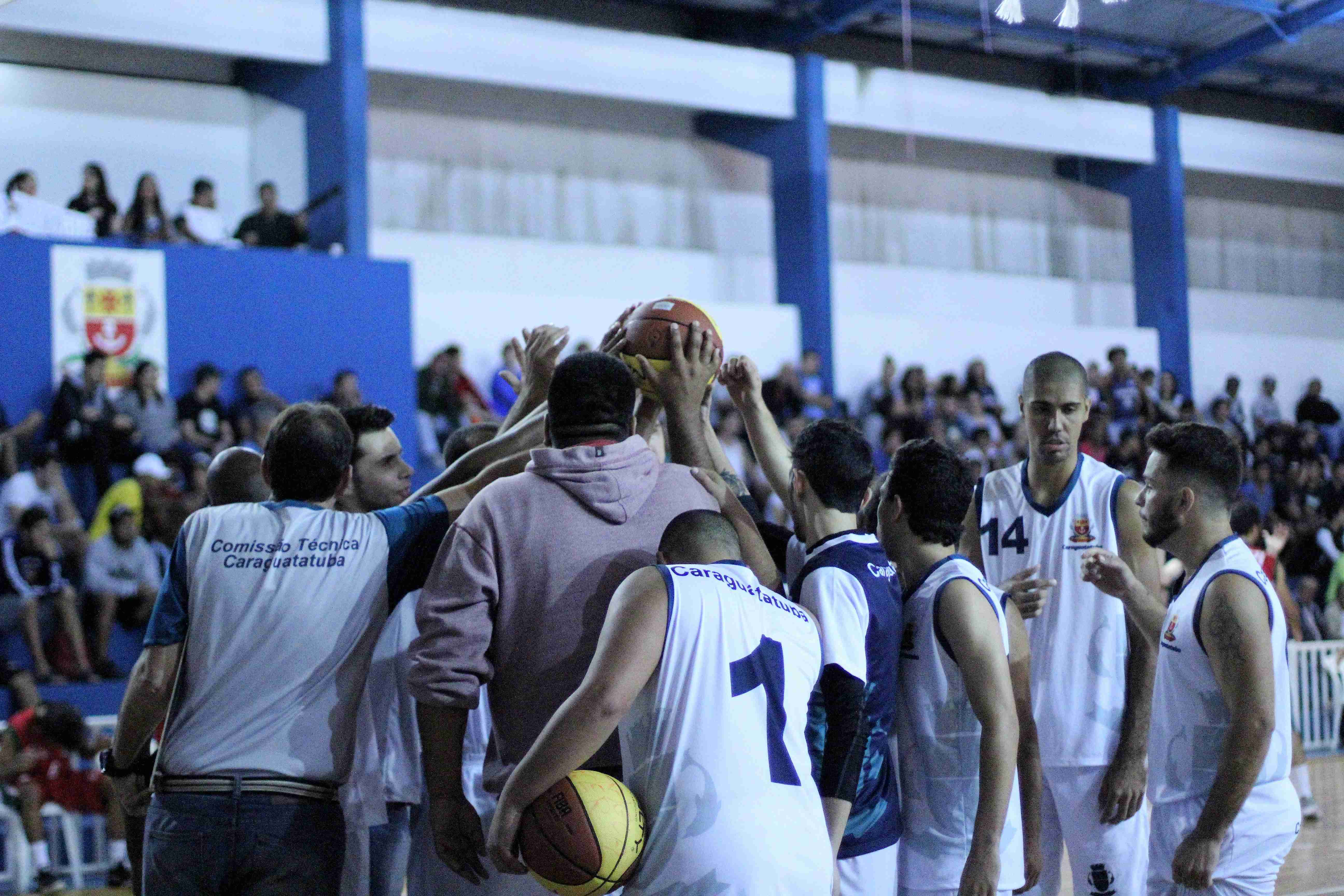 2ª vitória: Basquete Masculino vence Ferraz de Vasconcelos por 83 a 80 (Fotos: Gustavo Grunewald e Luís Gava/PMC)