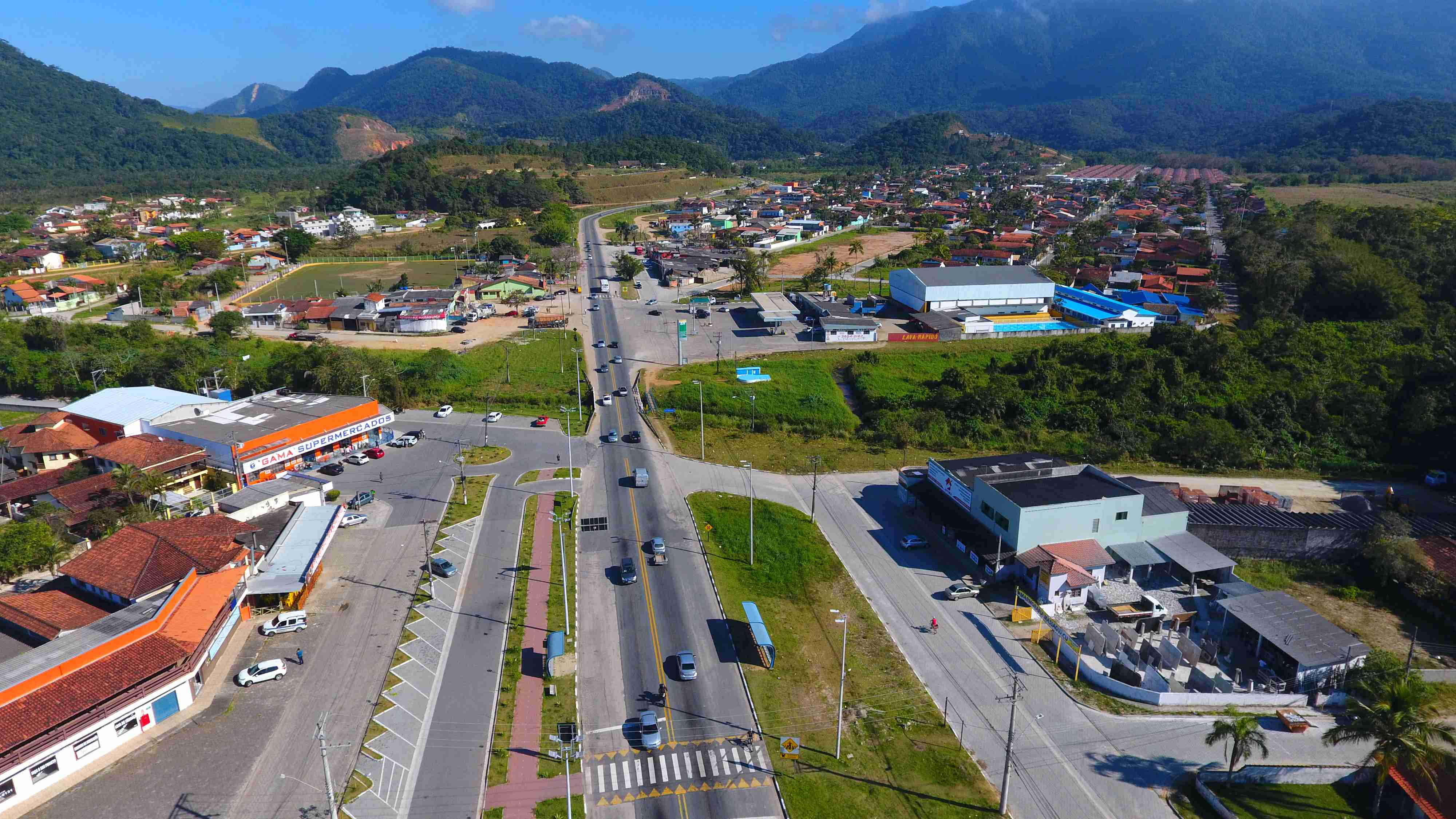 Aguilar Junior anuncia construção de ponte na Avenida Marginal no Getuba (Fotos: Cláudio Gomes e Lucas Camargo/PMC)