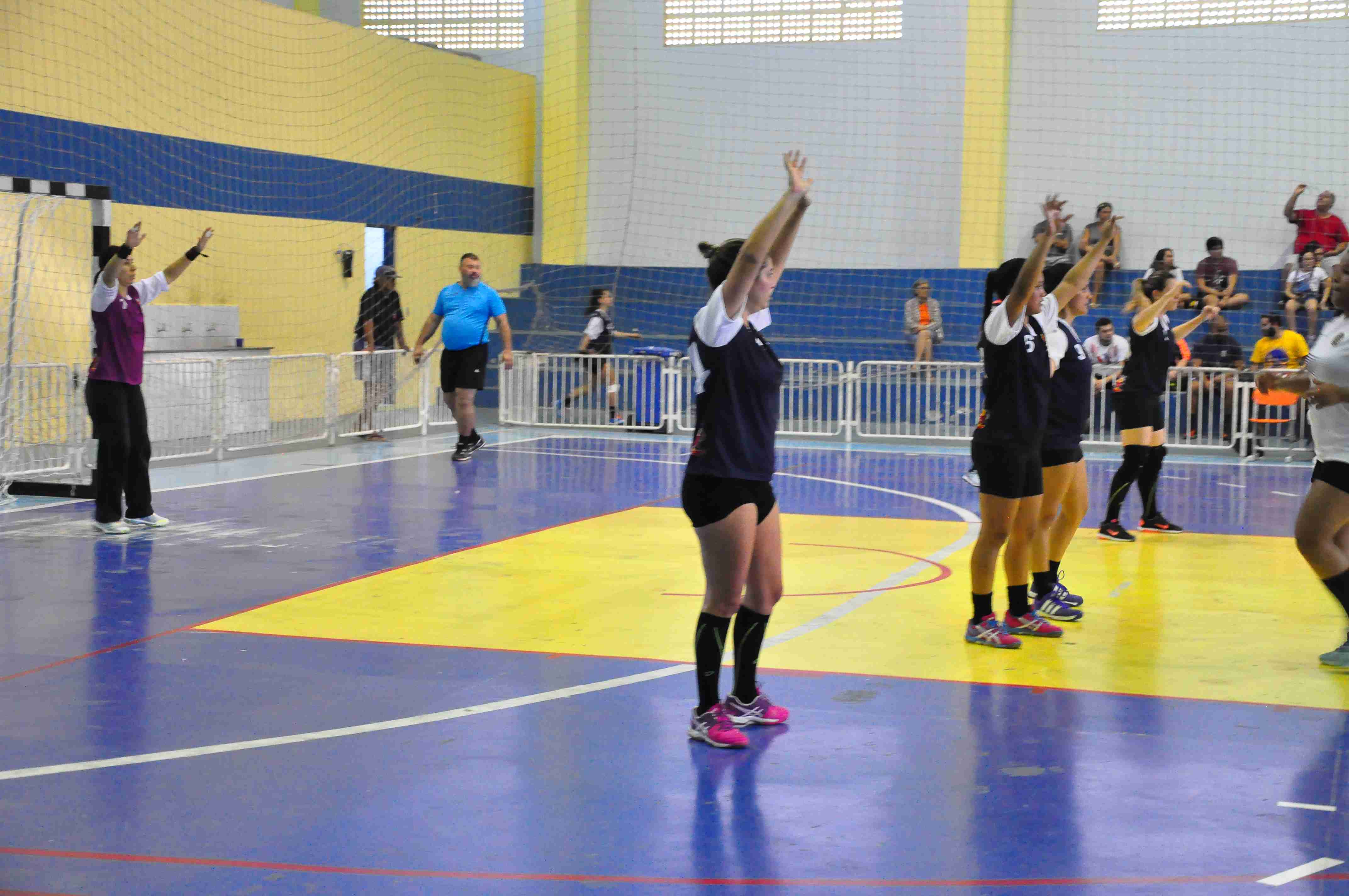 2ª vitória: Basquete Masculino vence Ferraz de Vasconcelos por 83 a 80 (Fotos: Gustavo Grunewald e Luís Gava/PMC)