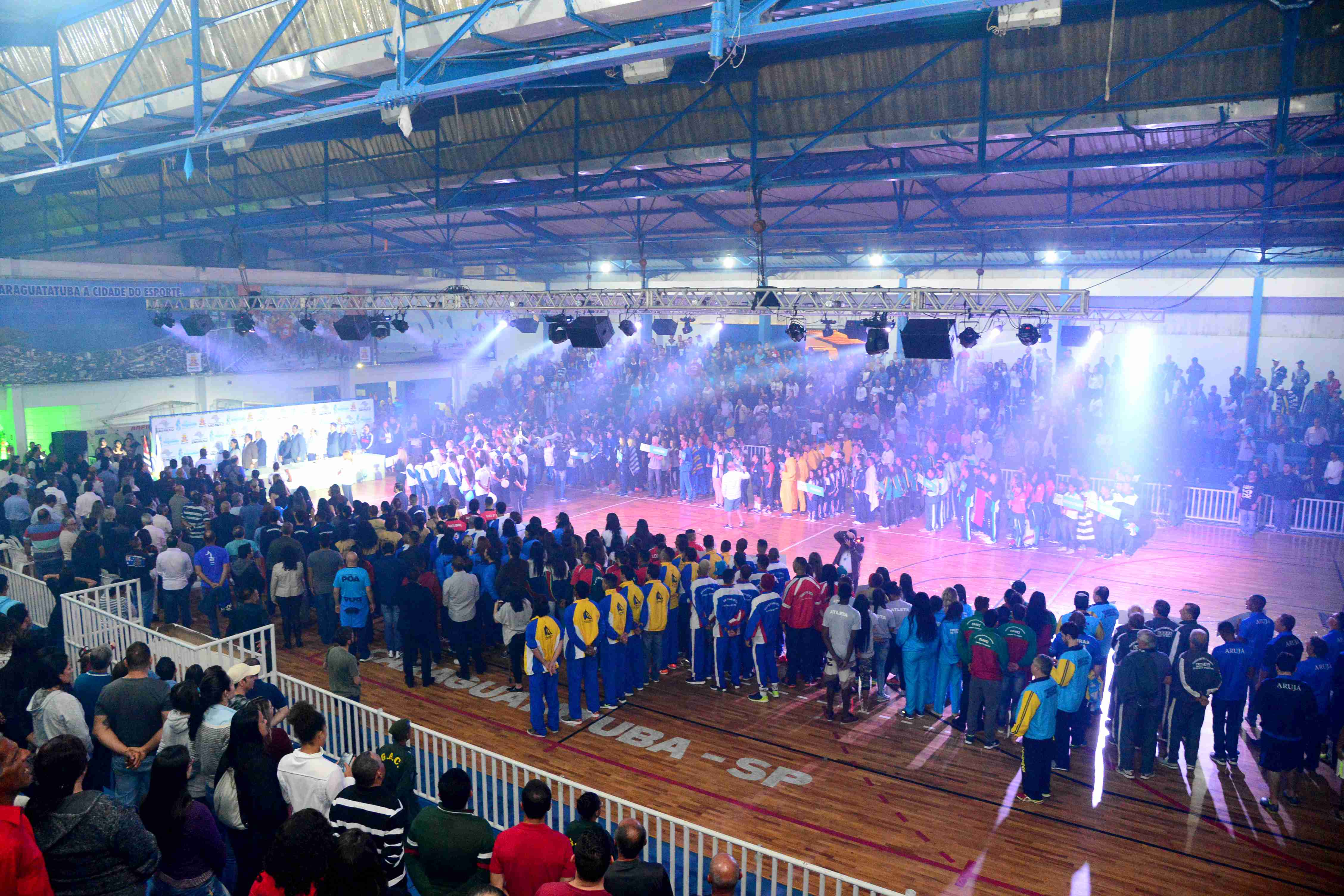 Dança, Música , Samba e Pirotécnia encantam o público na abertura