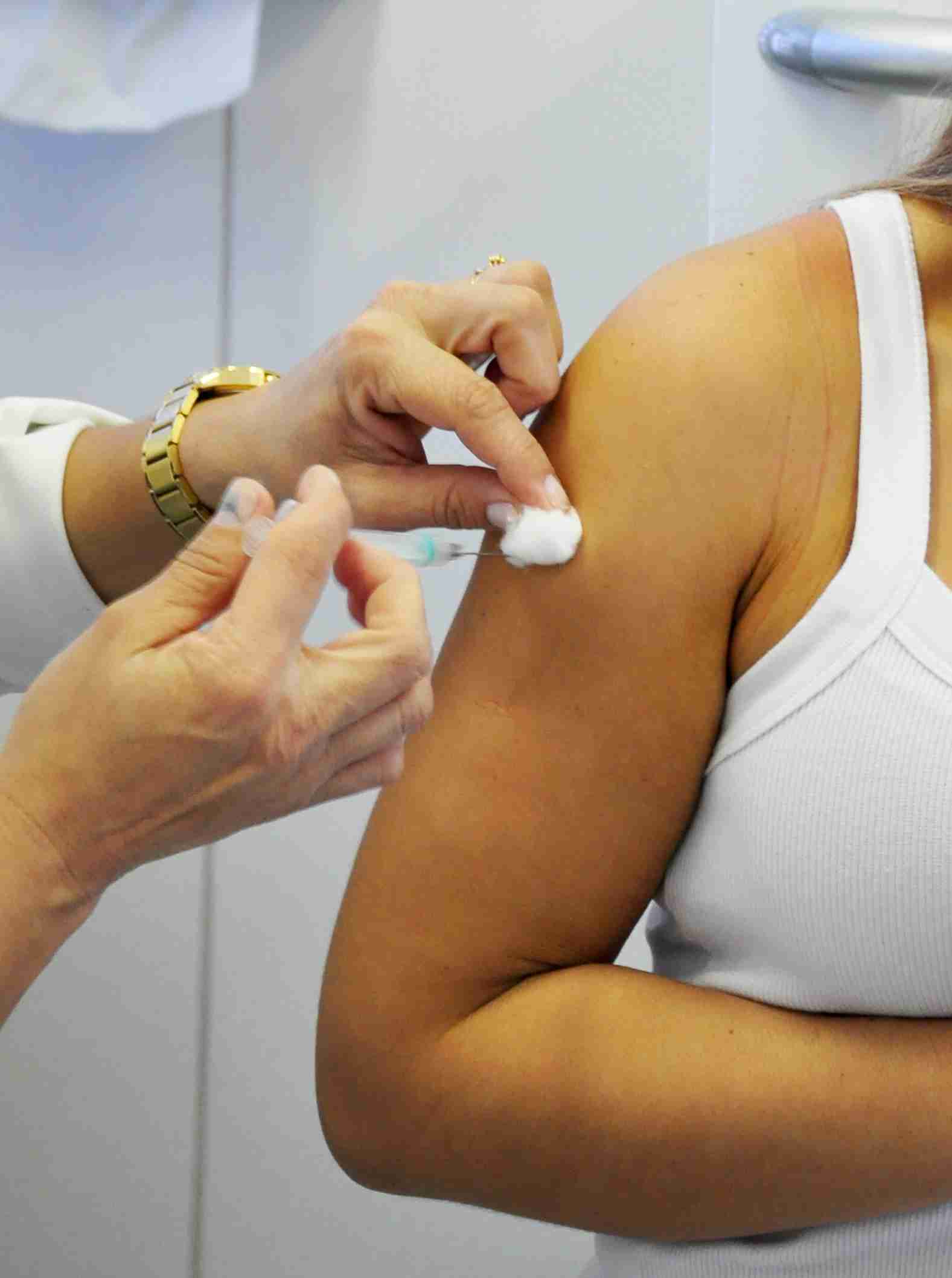 Caraguatatuba intensifica vacinação contra HPV, meningite C e hepatite B (Fotos: Luís Gava/PMC)