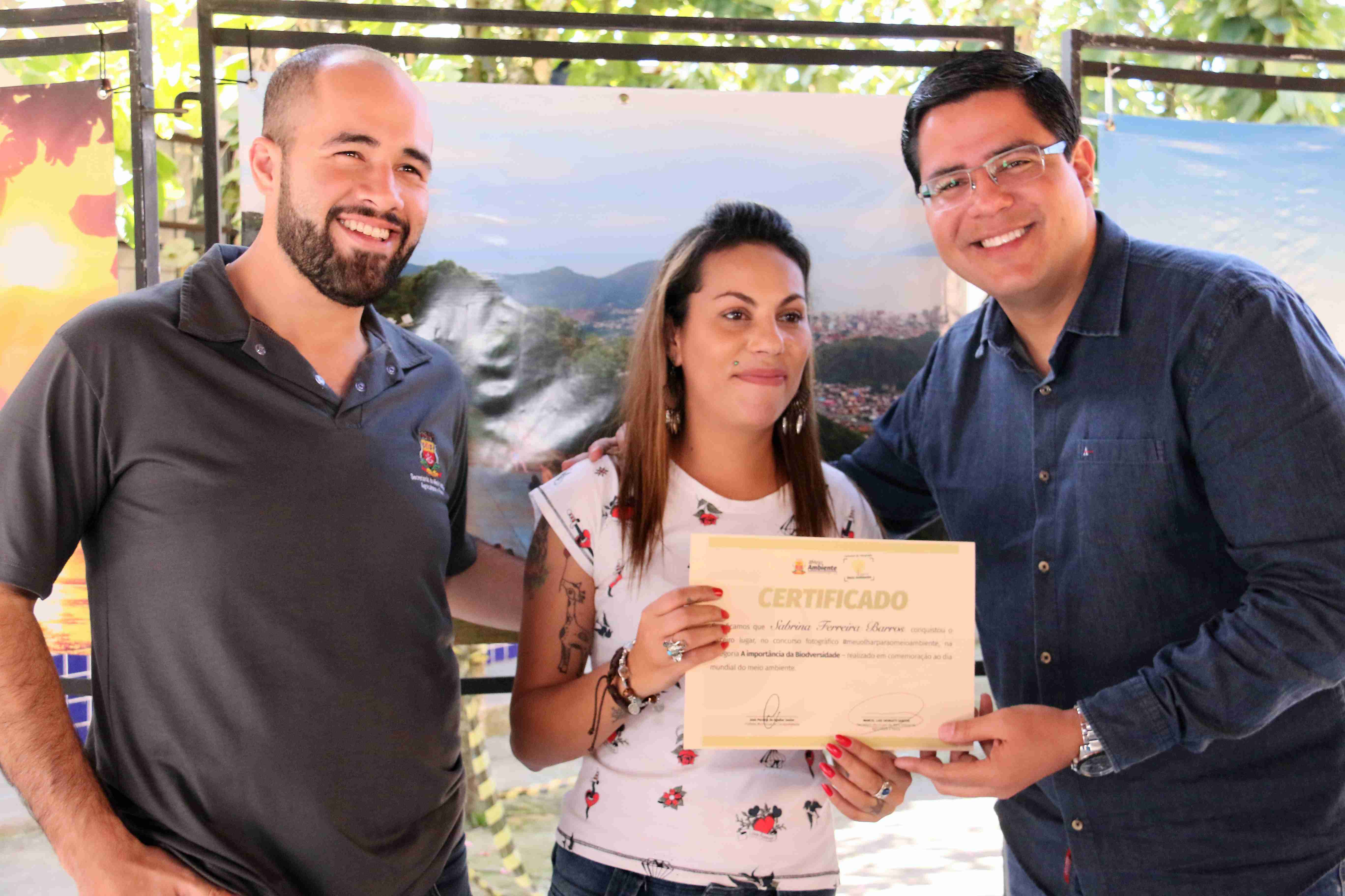 Vencedores do concurso de fotografia recebem certificados (Fotos: Gustavo Grunewald/PMC)