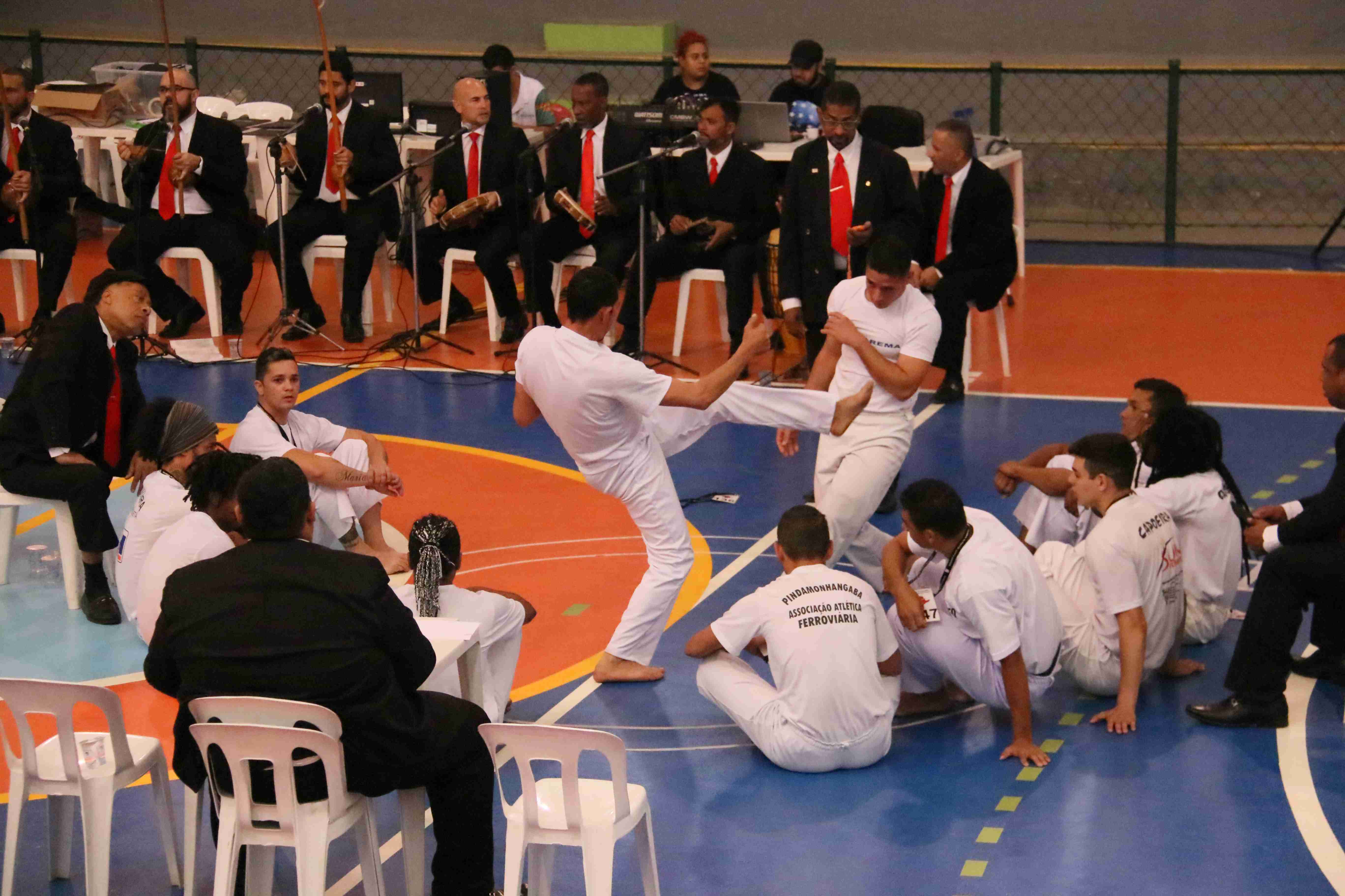 Capoeirista de Caraguatatuba conquista 3º lugar no masculino peso leve