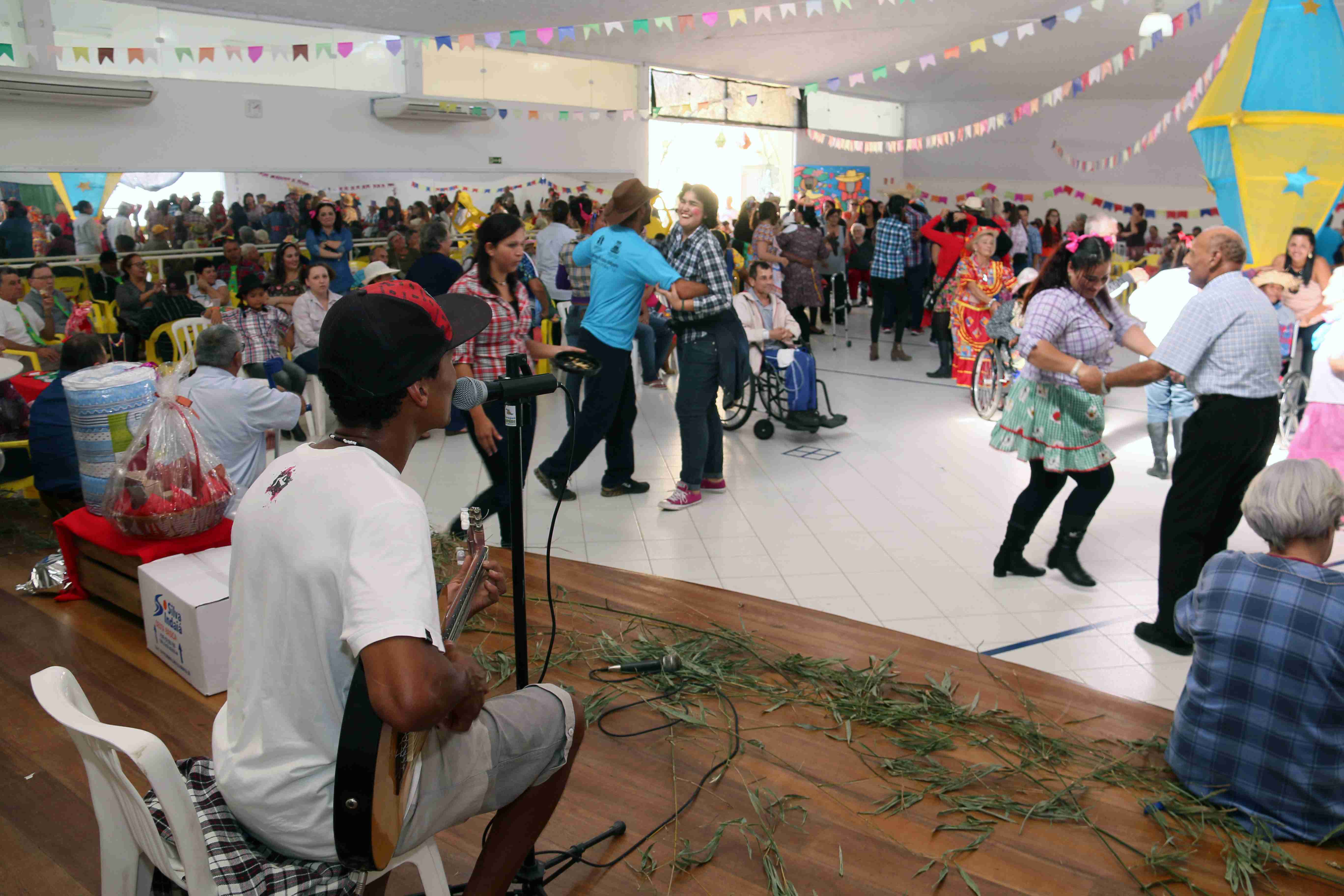 Ciapi reúne idosos e PcD em festa julina