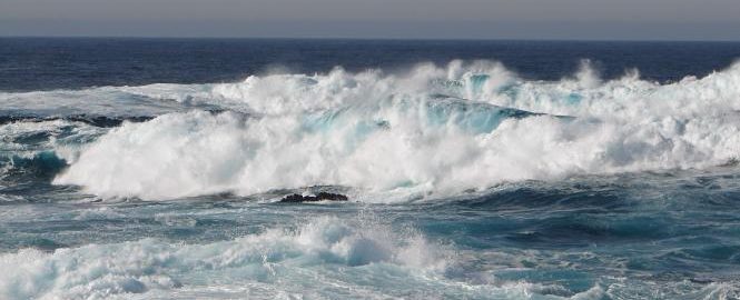 Marinha do Brasil alerta para ventos de 75 km/h, ondas de 3 metros e risco de ressaca na região