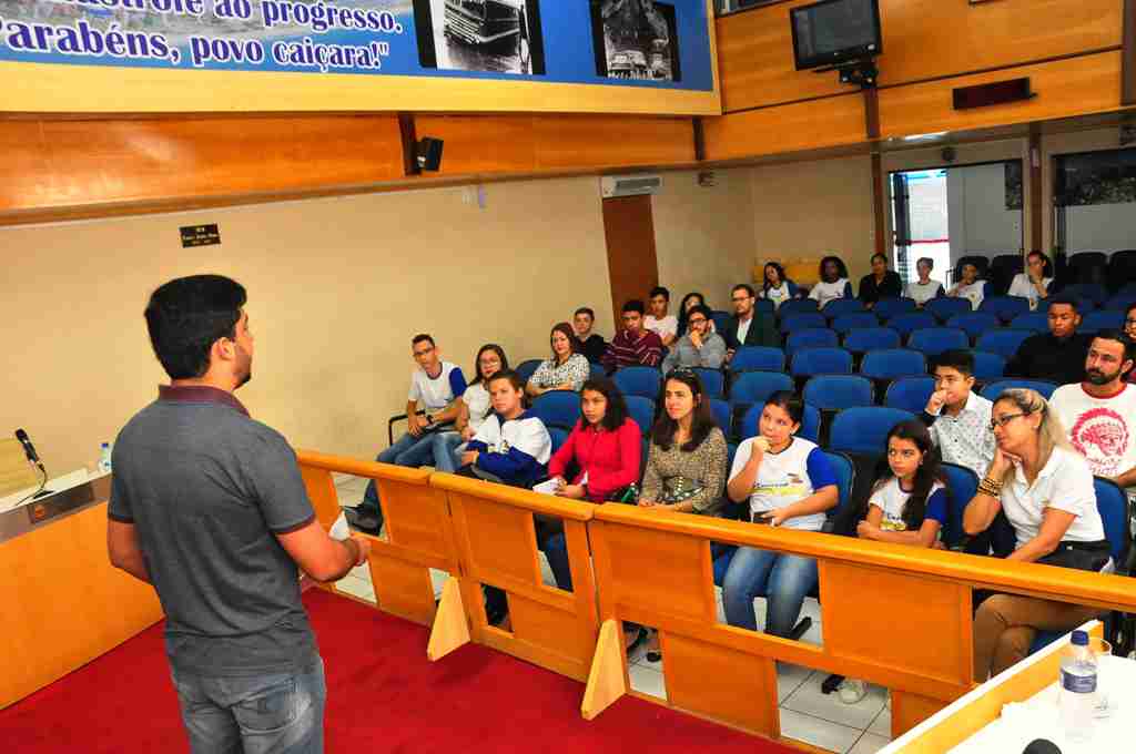 Alunos do Jovem Legislador tomam posse na próxima semana em Caraguatatuba