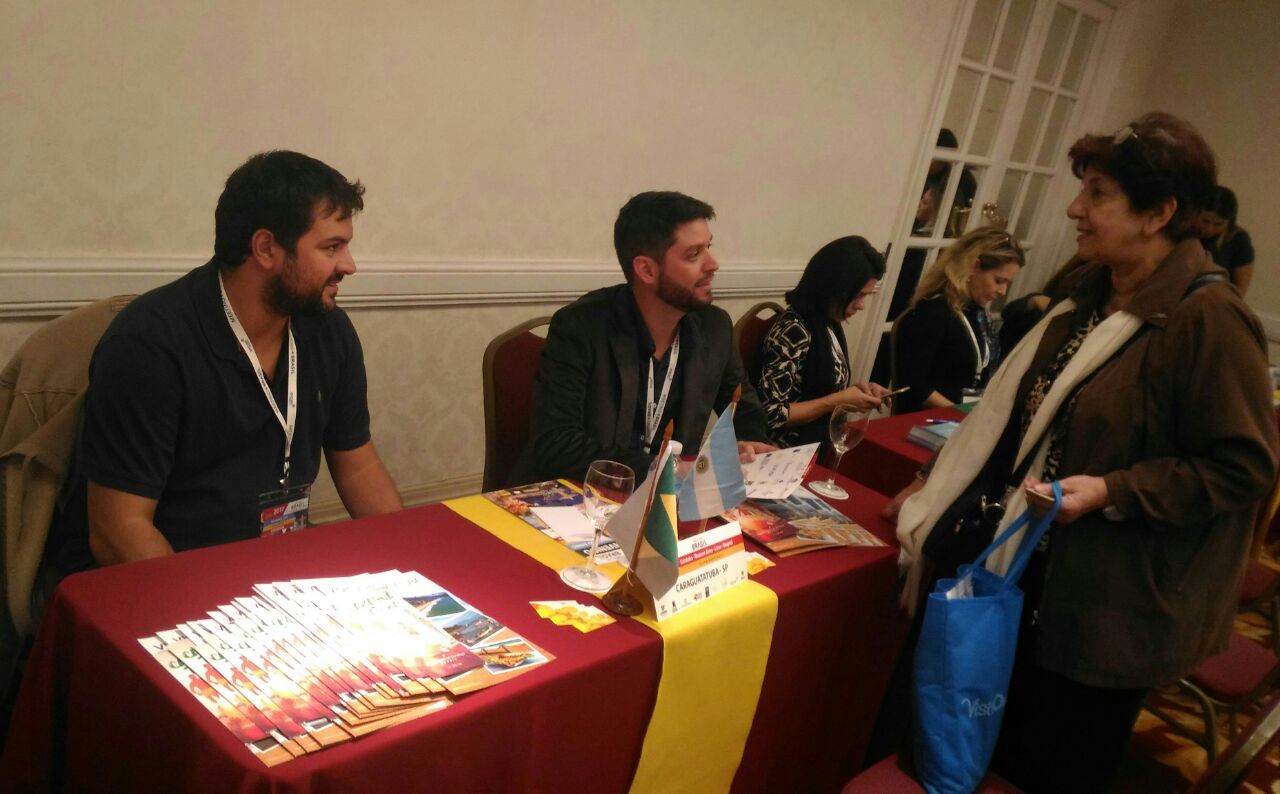 Caraguatatuba divulga potencial turísticos nas fases peruana e colombiana do Meeting Brasil 2017