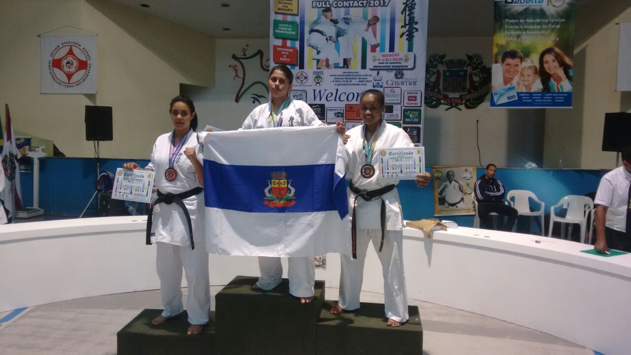 Caraguatatuba conquista duas medalhas de ouro no I Campeonato Sul-Americano de Karatê  (Foto: Divulgação)