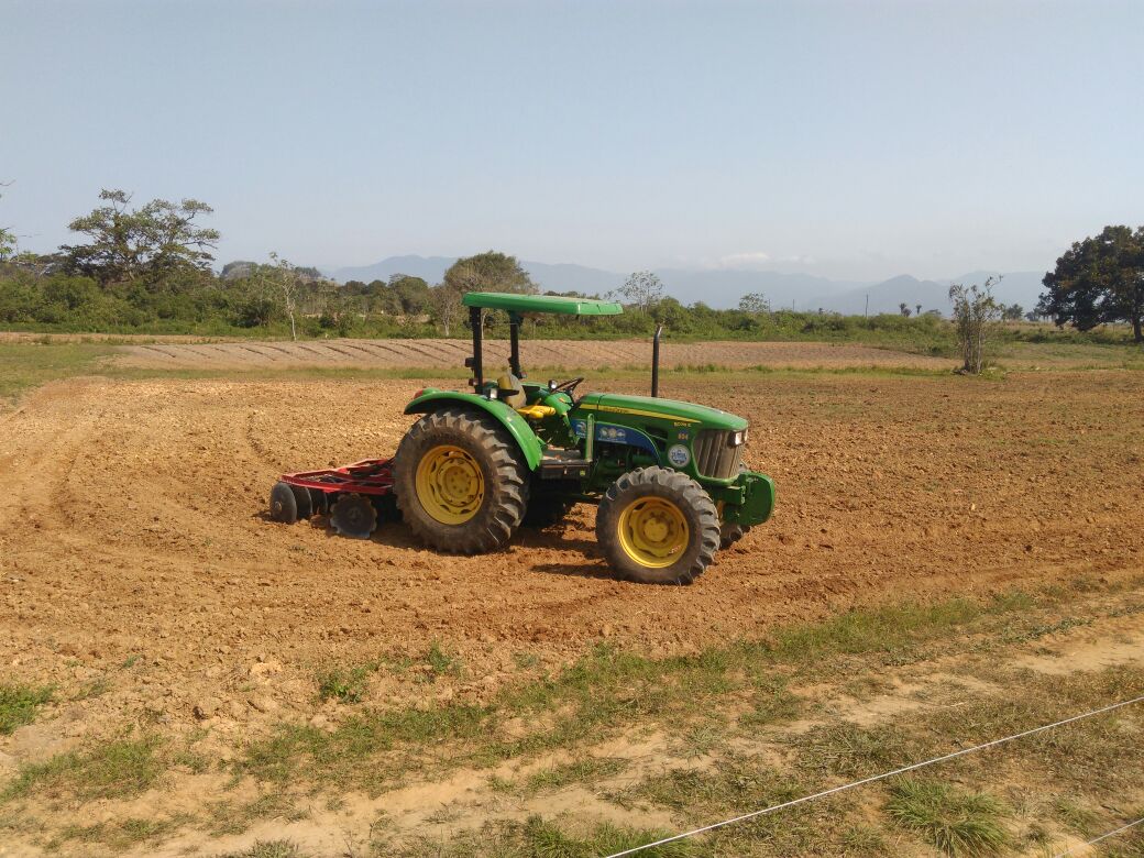 Prefeitura compra arado para ajudar agricultores de Caraguatatuba (Fotos: Divulgação/PMC)