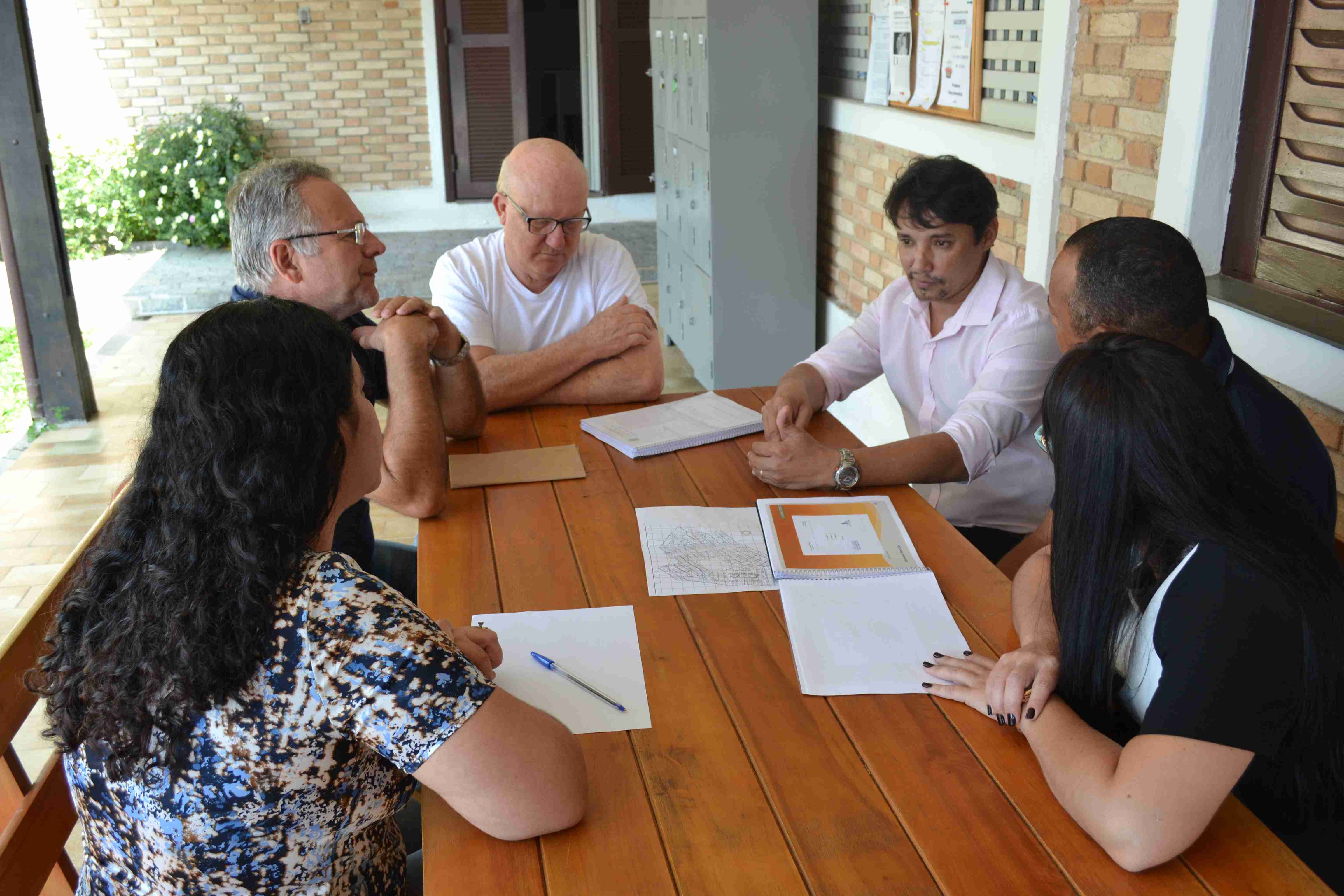 Representantes de Santa Isabel conhecem programa de regularização fundiária de Caraguatatuba