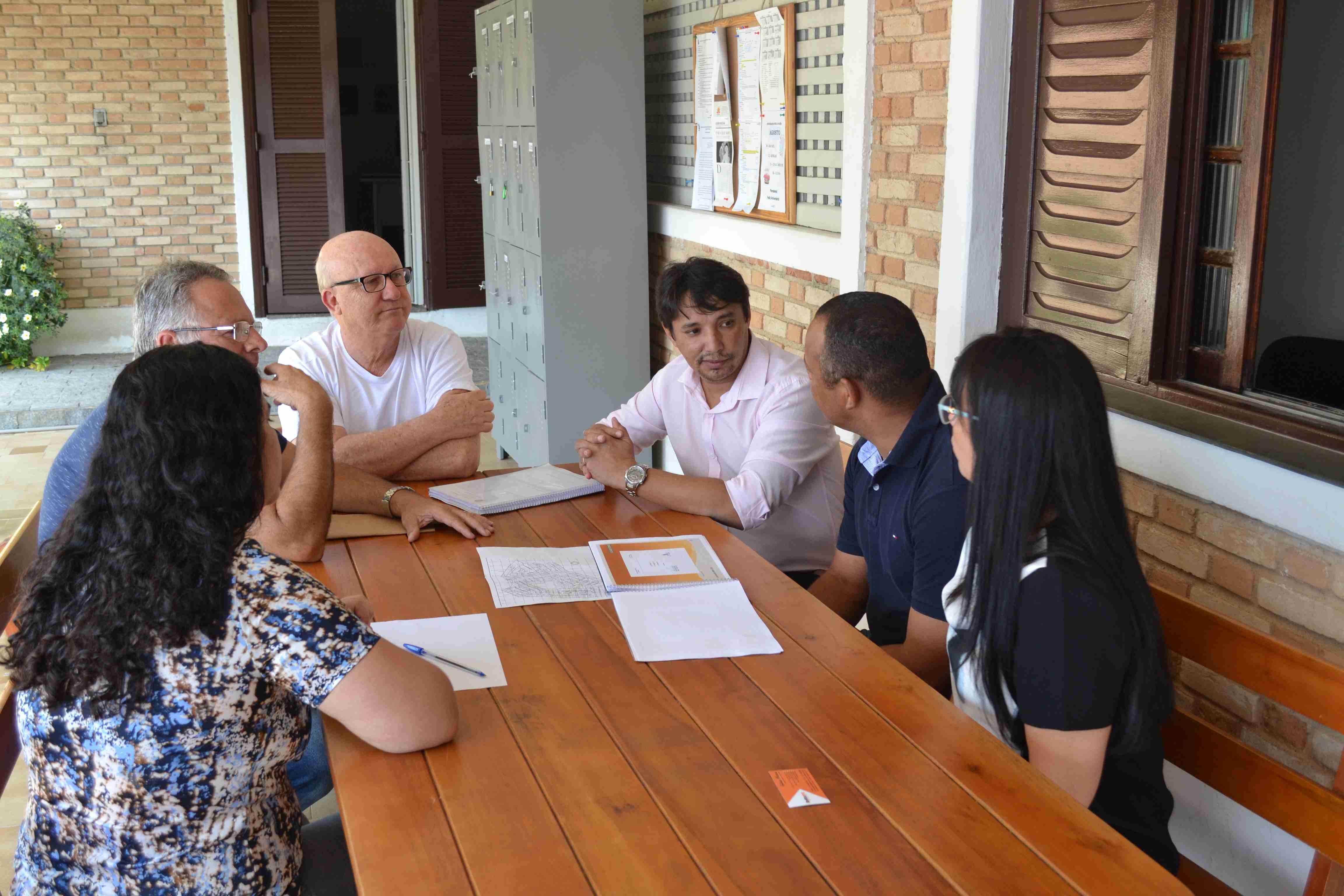 Representantes de Santa Isabel conhecem programa de regularização fundiária de Caraguatatuba