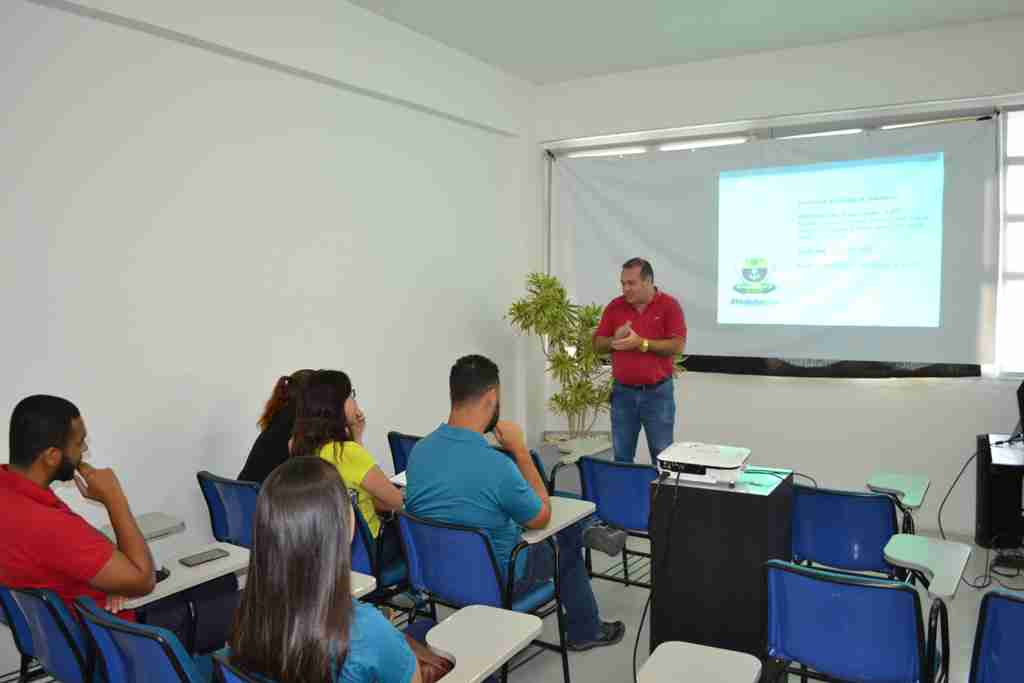 Servidores de Ilhabela conhecem programa de regularização da Prefeitura de Caraguatatuba