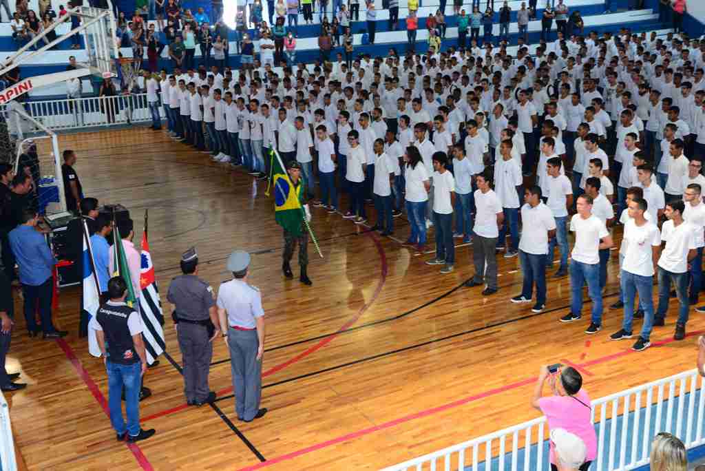 Setecentos jovens reservistas firmam compromisso à Bandeira em Caraguatatuba 