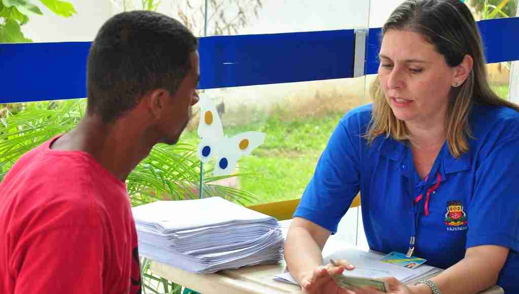 Funcionários da Prefeitura de Caraguatatuba começam a receber documentos do Núcleo Cavinatto 