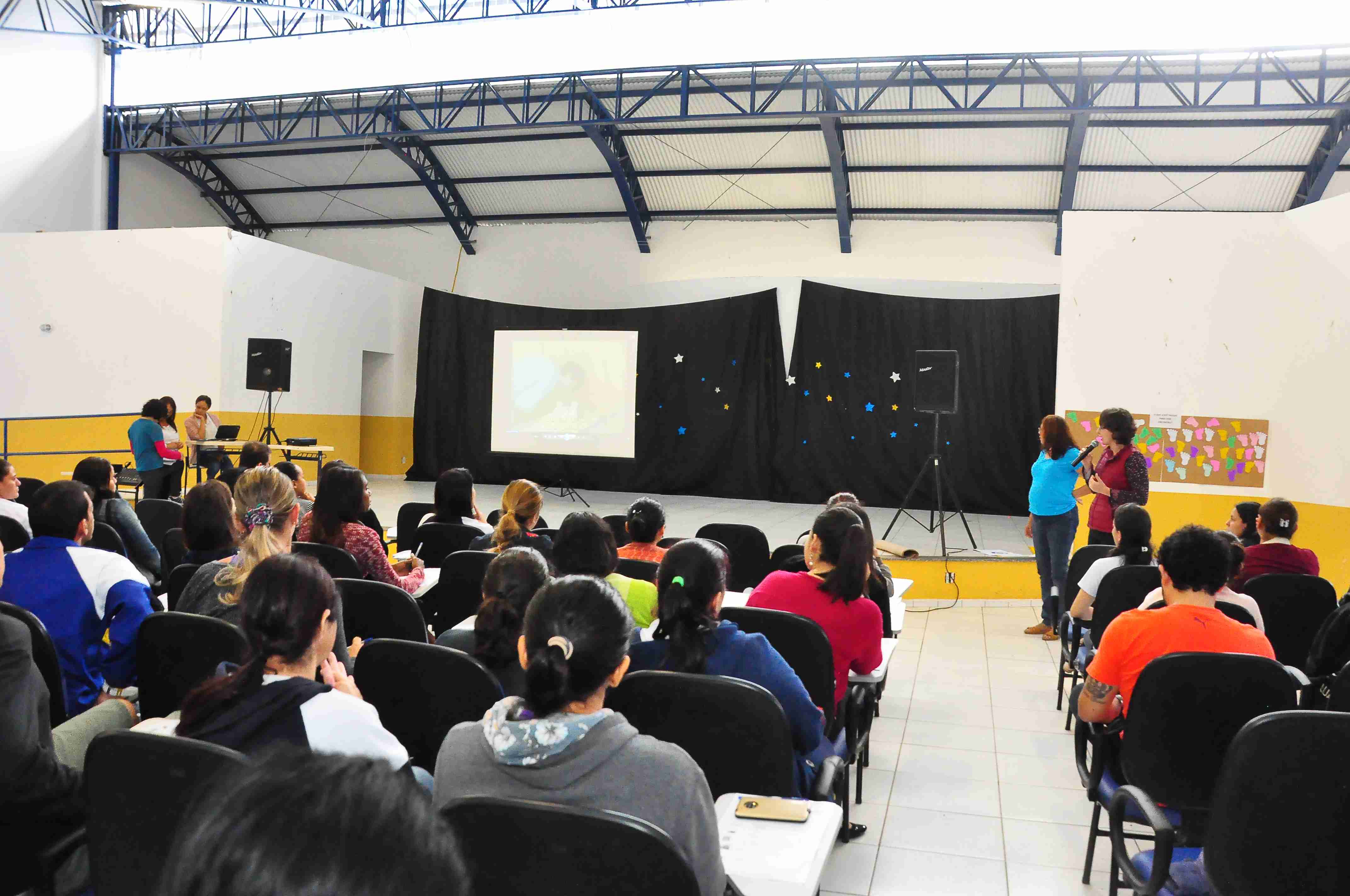 Programa Primeiríssima Infância reúne profissionais da Educação Saúde e Assistência Social no CIDE Norte