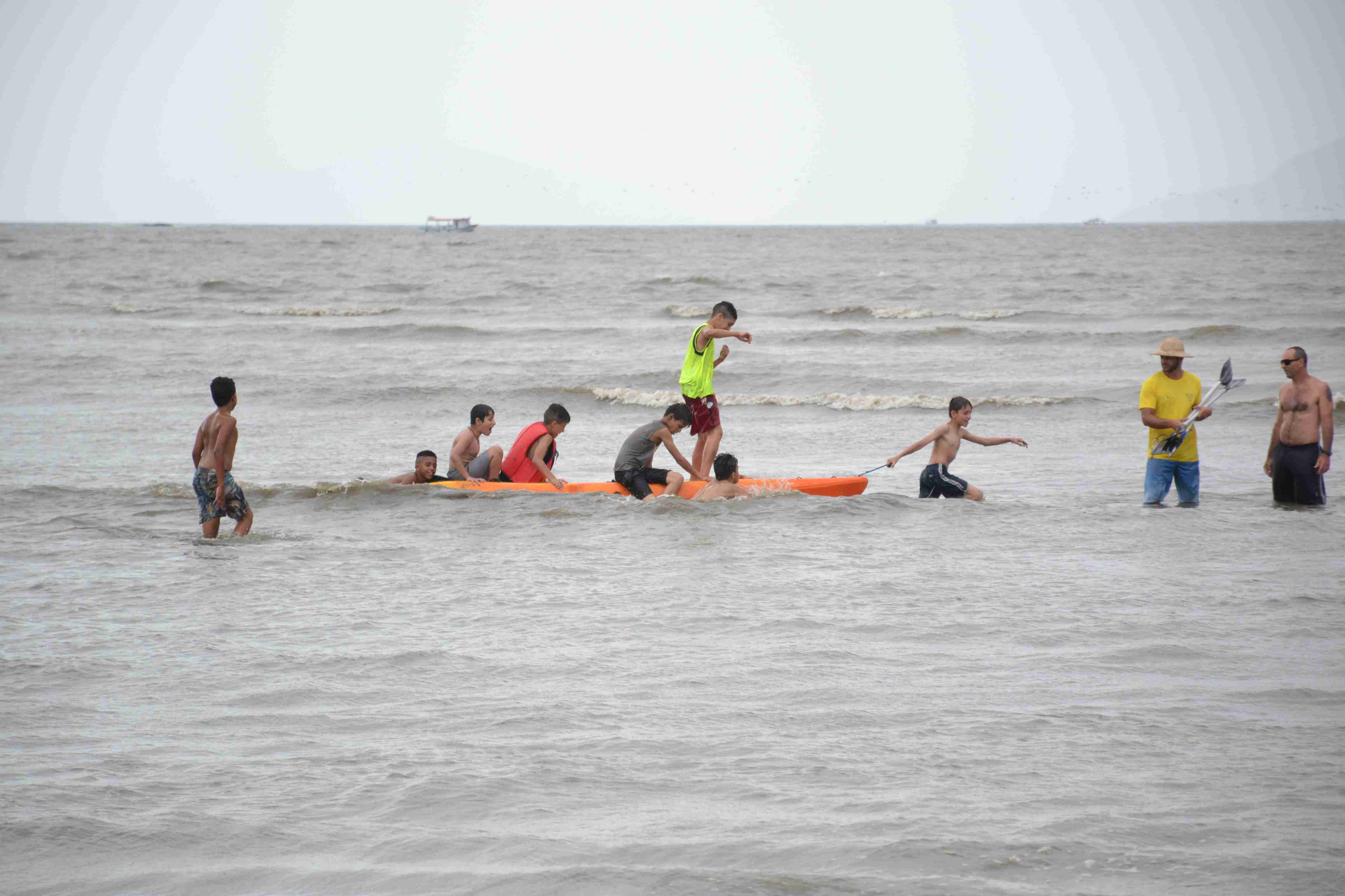 Alunos do Ceprocom de São Bento do Sapucaí visitam Praia Acessível