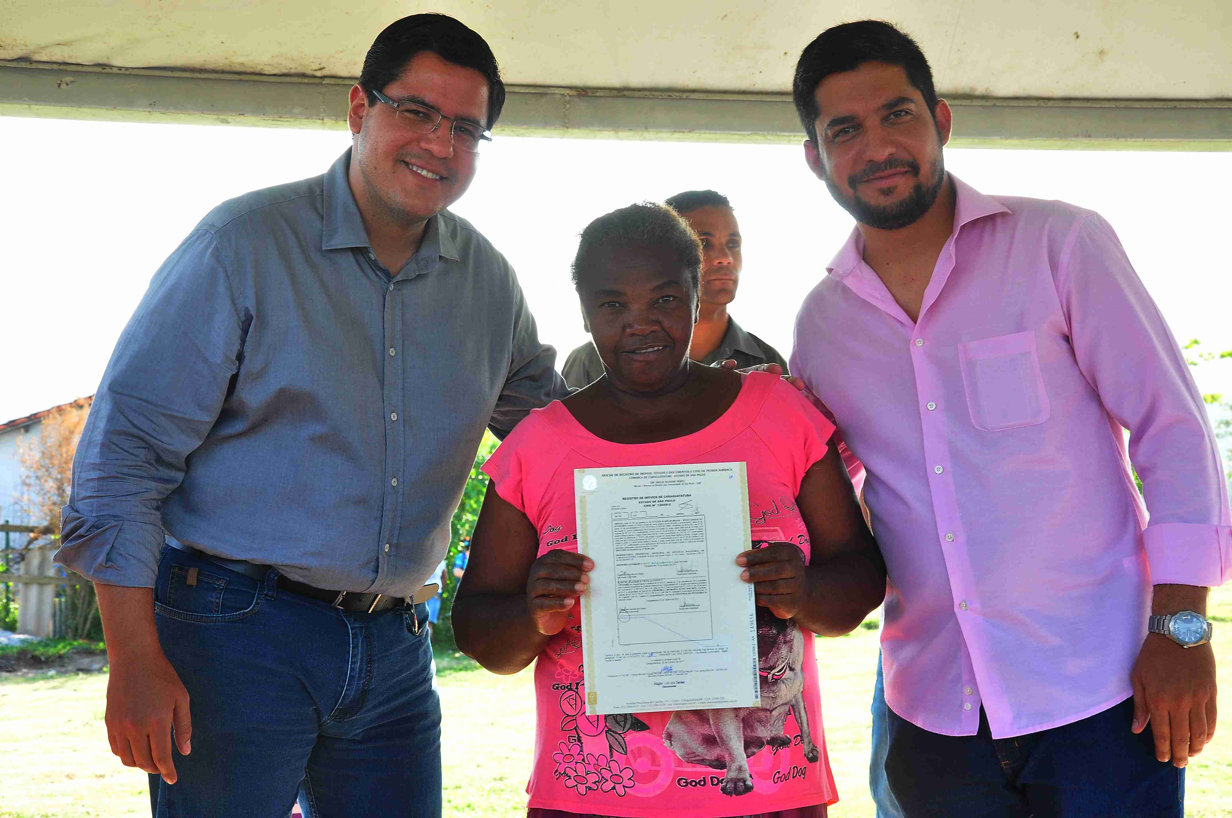 Programa de Regularização Fundiária de Caraguatatuba entrega escritura definitiva a 120 moradores no Pegorelli (Fotos: Luís Gava/PMC)